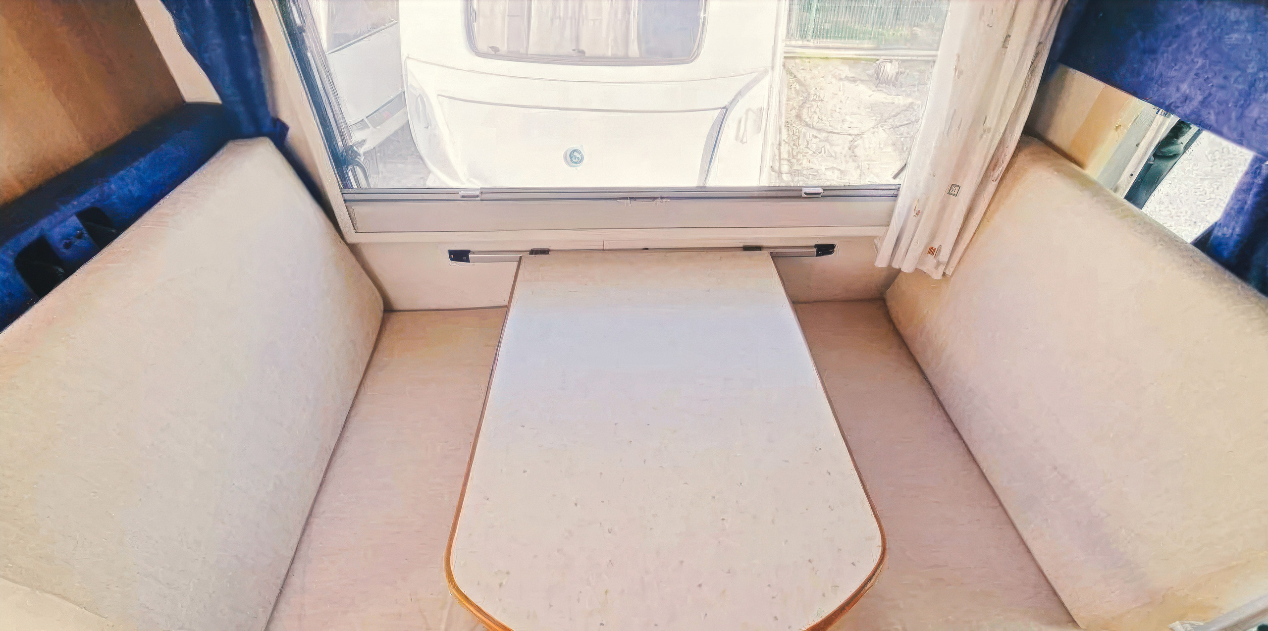 Интерьер кемпера Спальные места в кемпере Сидячие места. Кемпердлявас — аренда Автодома для путешествий по Беларуси и за ее пределами! Путешествуйте с комфортом!