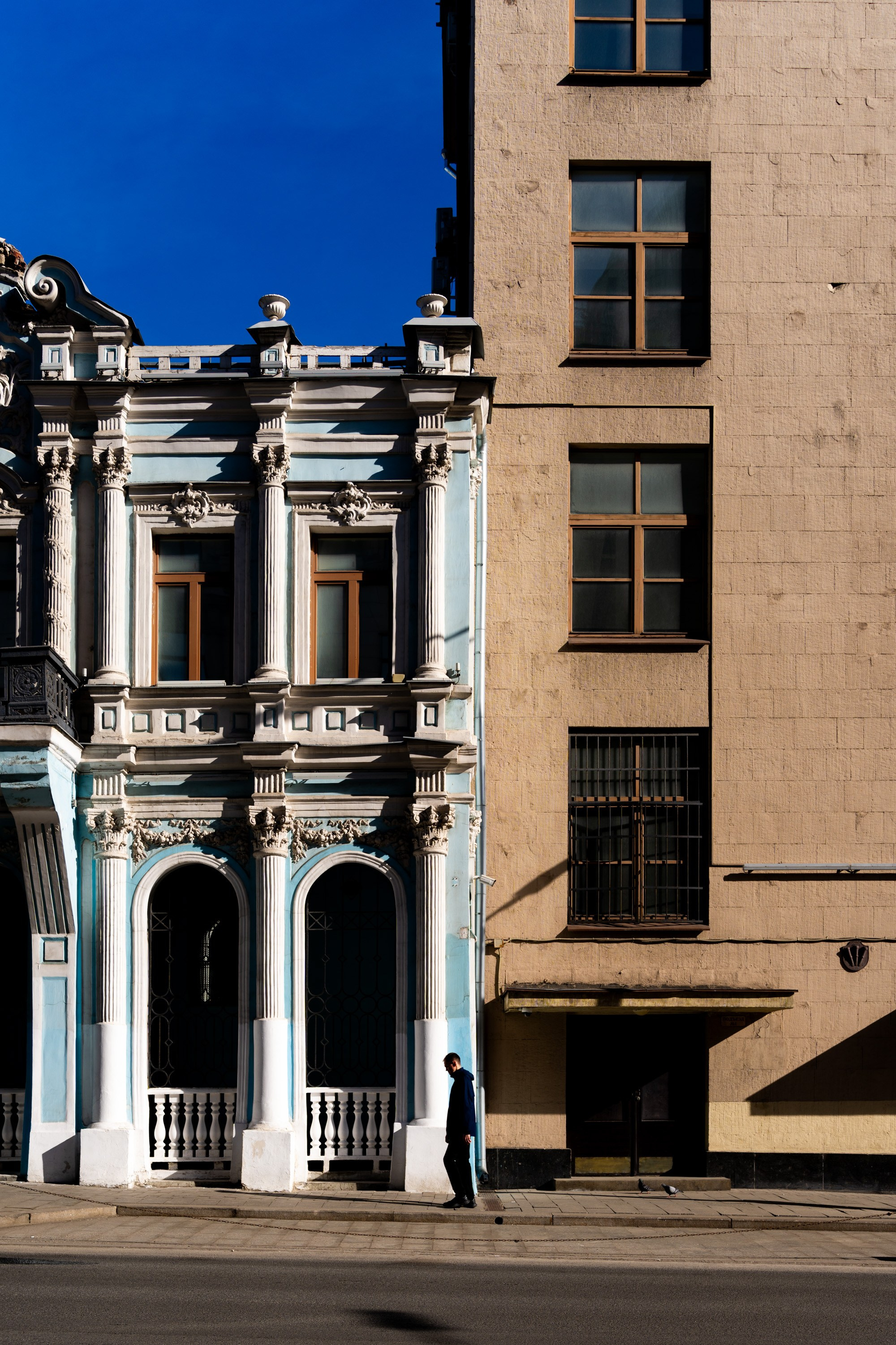 Свет и тень в городе. Фотограф в Москве. Шахабудин