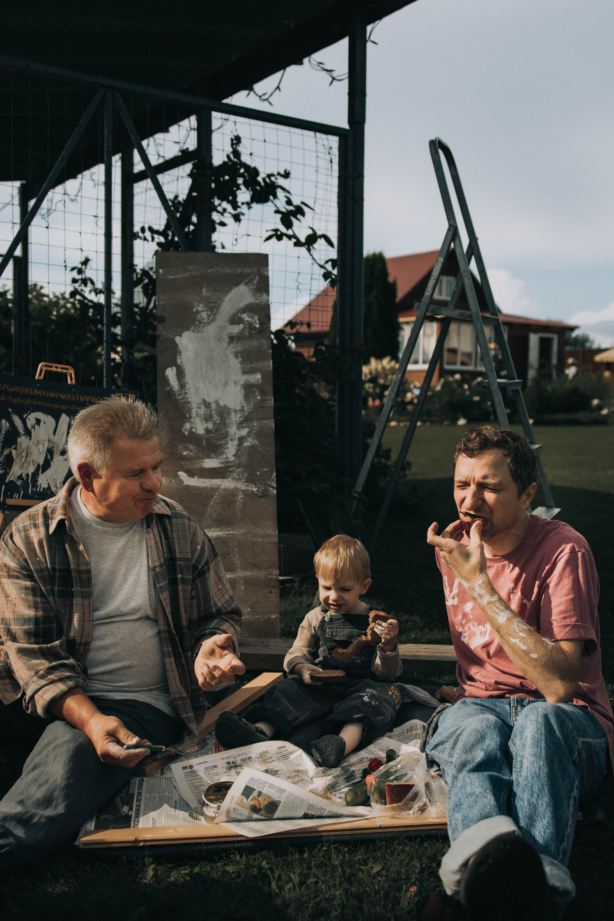 Стройка с дедом. Фотограф lifestylе в Москве Пшеничная Анастасия