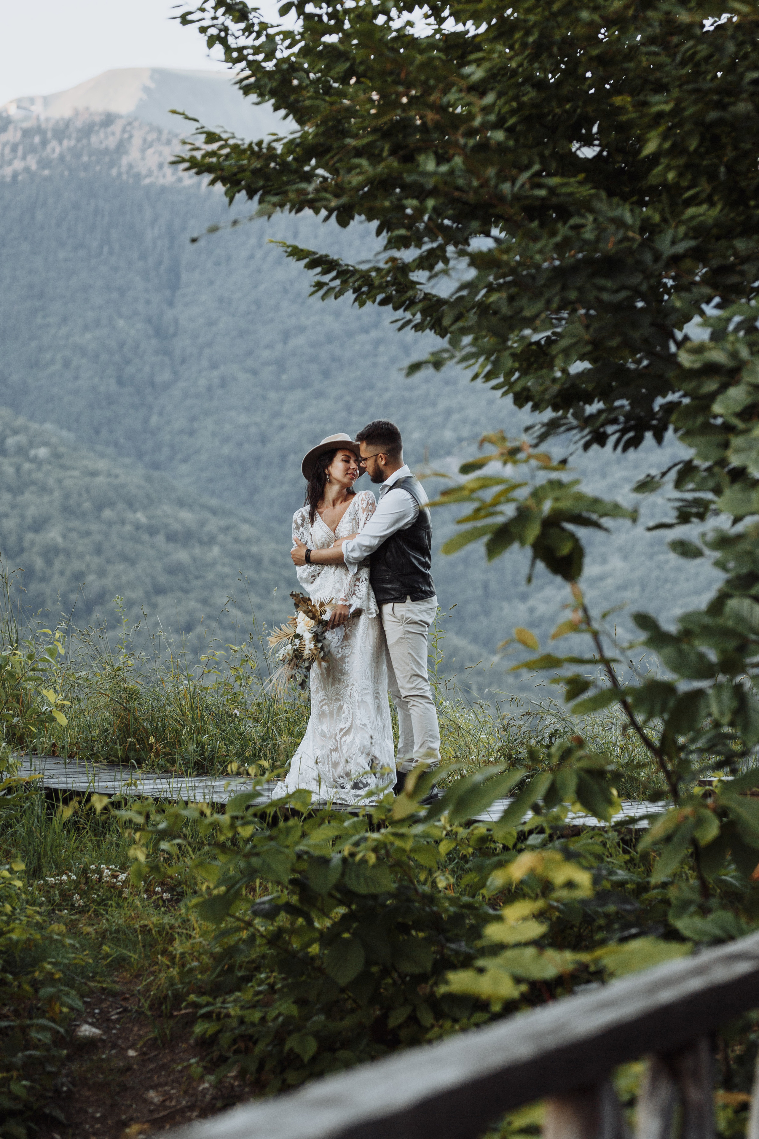 Ярослав и Тина. Прогулка в горах. Свадебный фотограф Сочи Елена Казакова