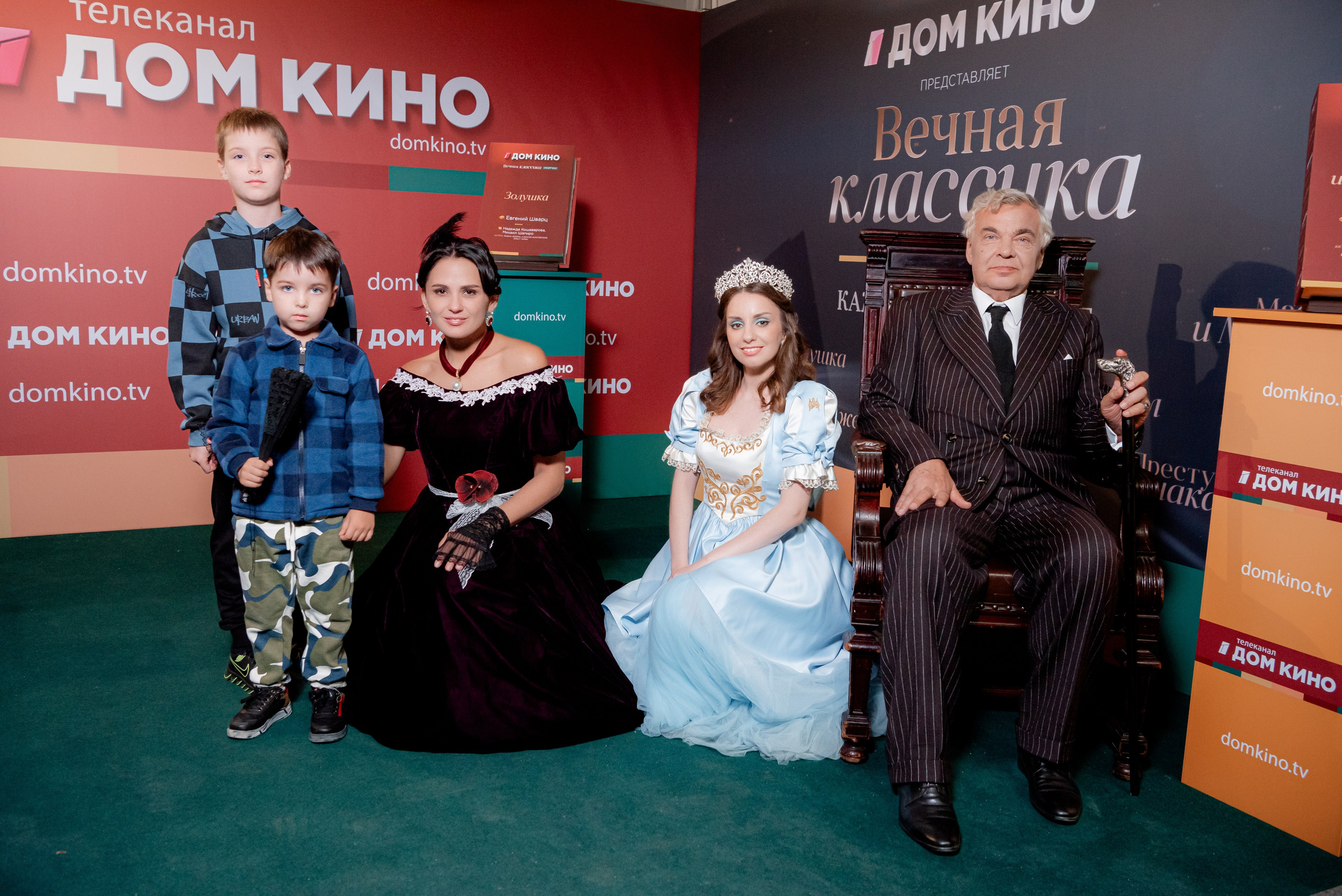 Портретные фото с артистами в палатке Триколор Дом Кинов на день города Волгоград. Фотограф в Волгограде и Волжском Александр Горбань