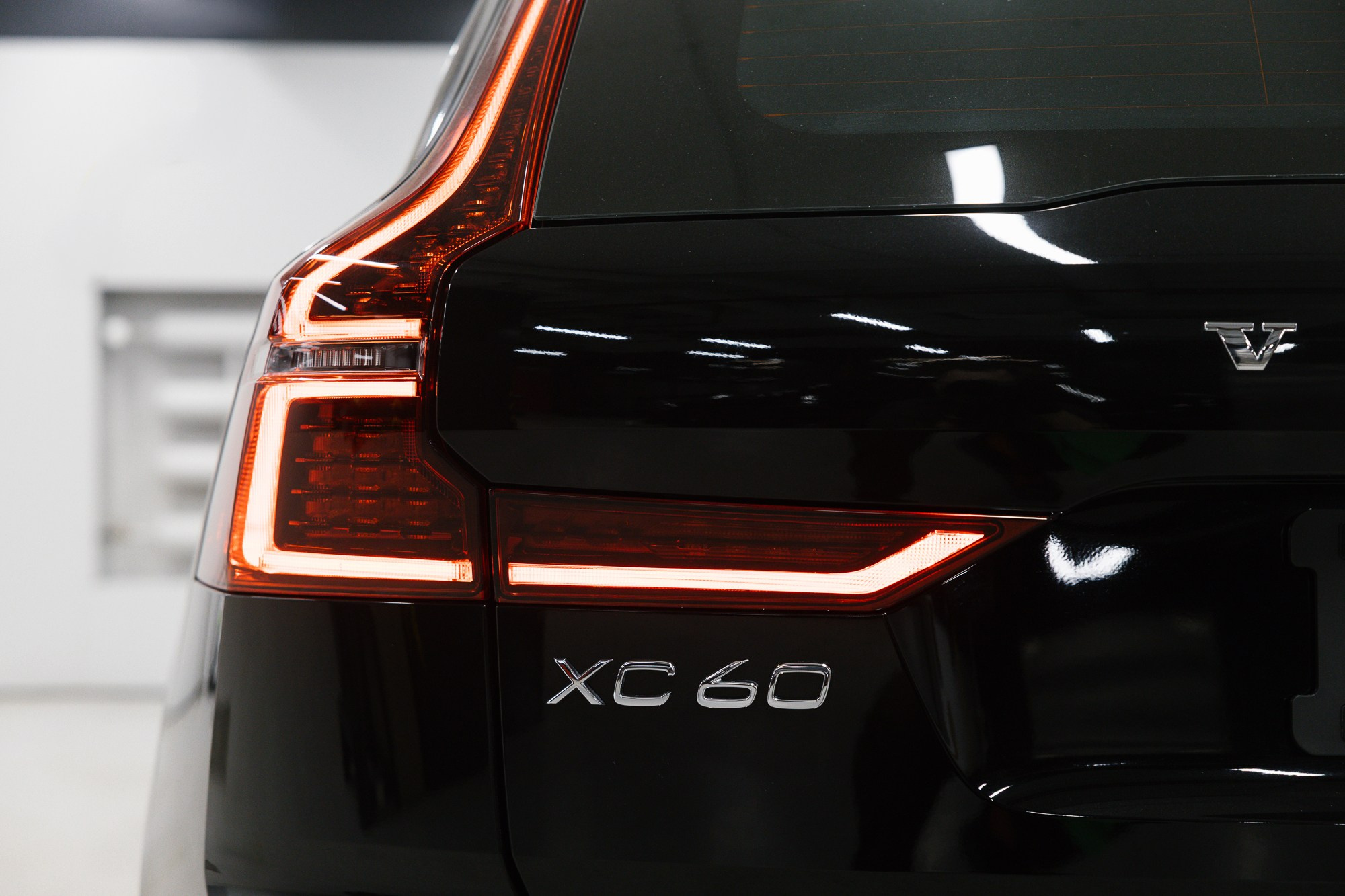 Volvo XC60 2.0 T5 4WD AT (250 л. с.). Автосалон «Х-Авто»