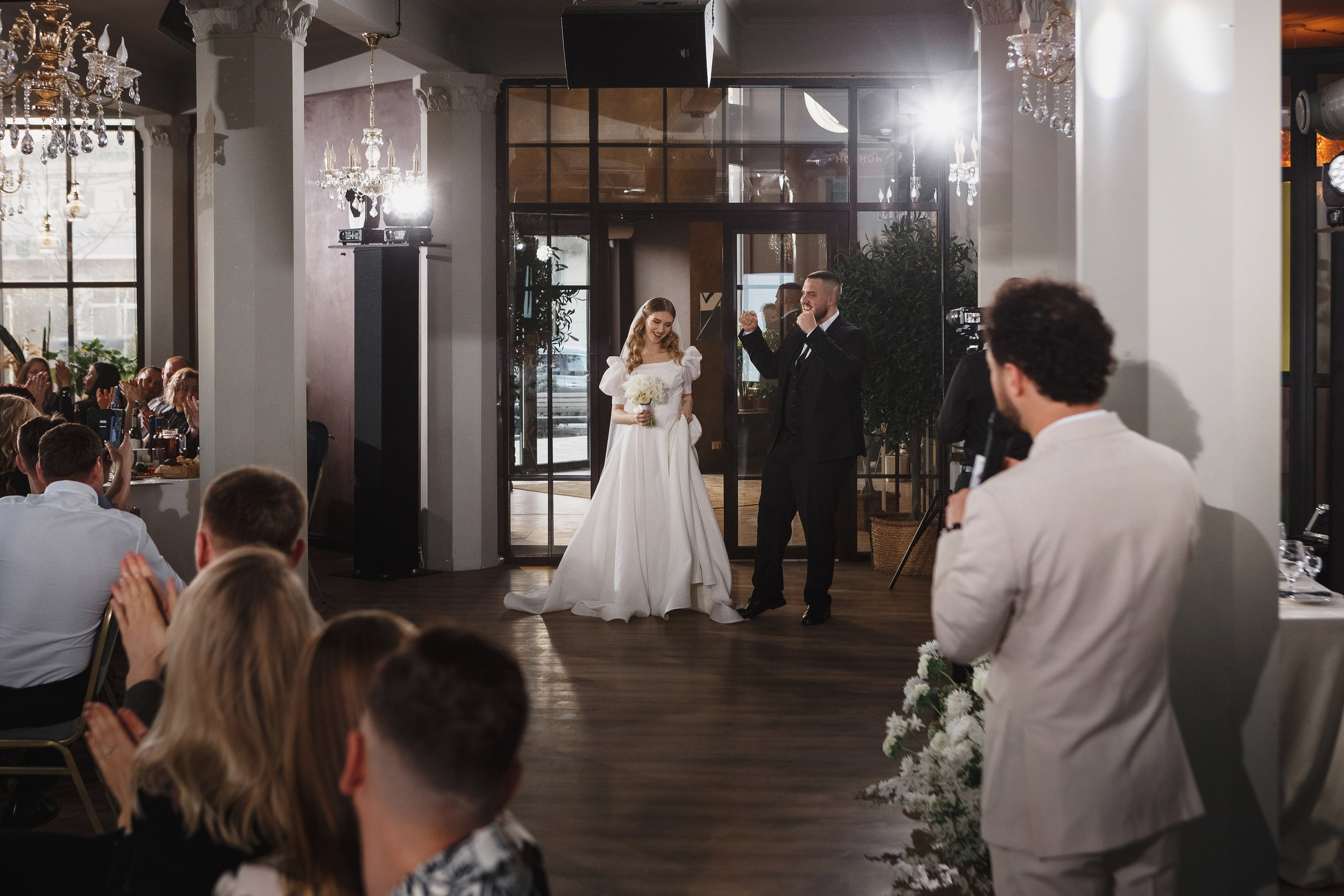 Свадебная фотосессия Саши и Насти в ресторане Чехов Сад, Таганрог. Свадебный и семейный фотограф в Таганроге Бакарюк Антон