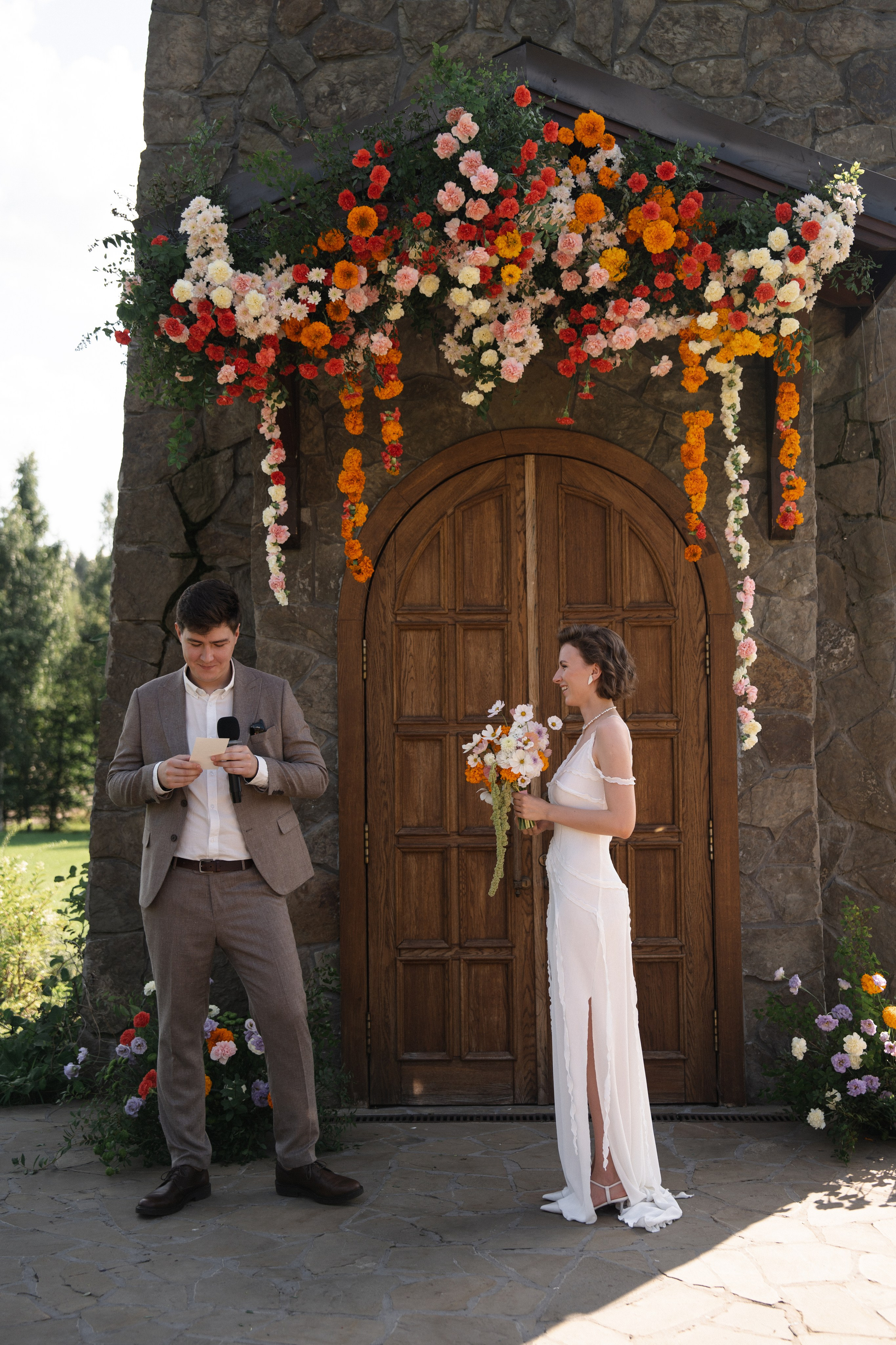 Арина & Иван. Камерная свадьба на природе в стиле в расслабленном стиле. Свадебный фотограф организатор в Санкт-Петербурге Ассоль Опарина