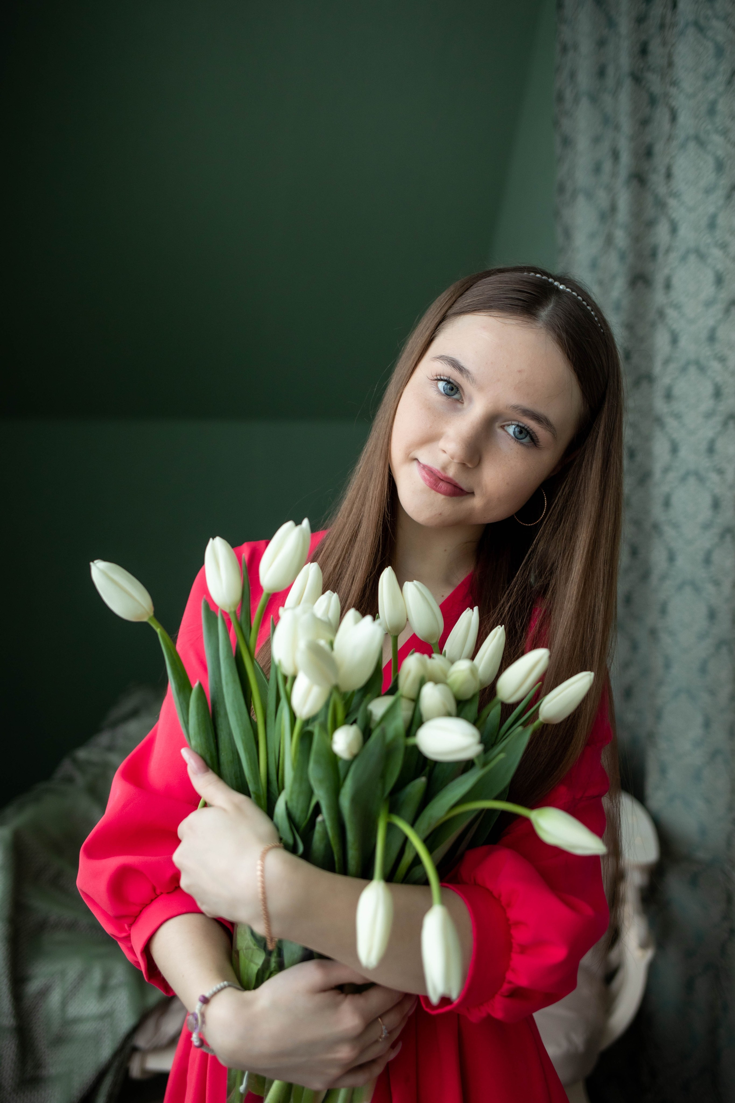 Девушка и цветы