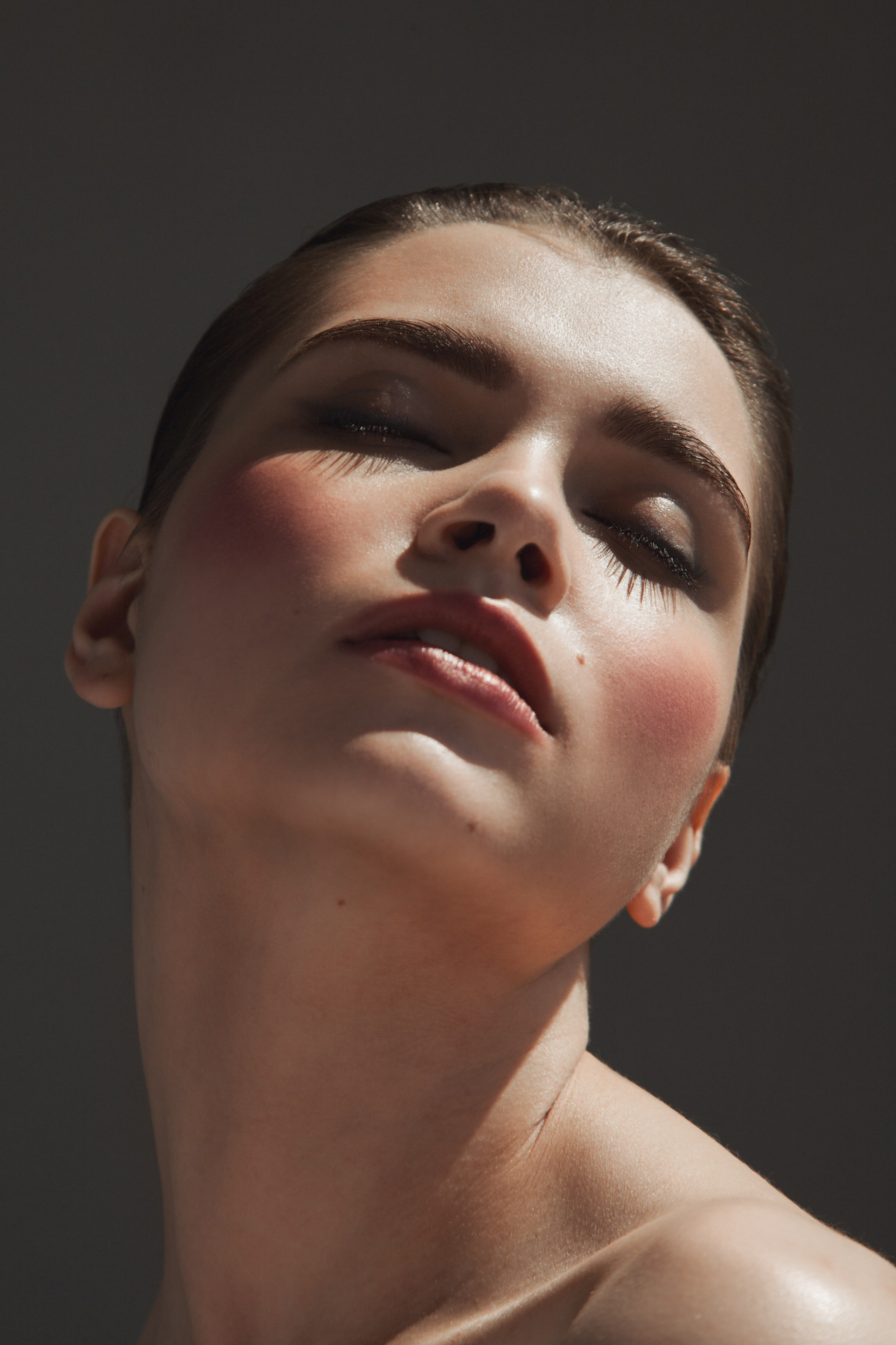 Бьюти съемки в Барнауле. Фотограф для бизнеса, маркетплейсов, контента и соцсетей в Барнауле Савинкова Виктория