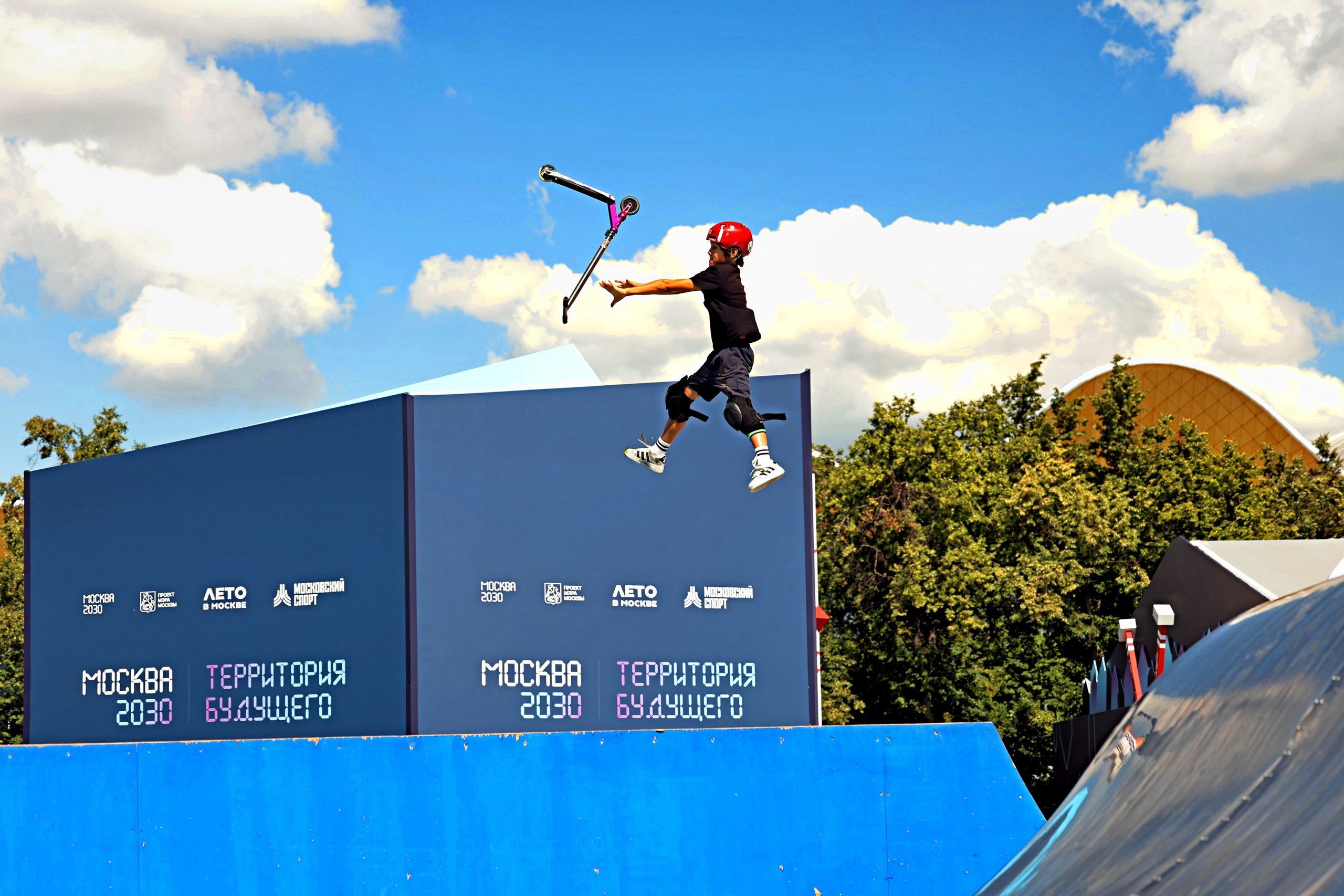 Лето в Москве — ЛУЖНИКИ 2025. Москва 2030. Репортажный фотограф, спортивный фотограф в Москве и области
