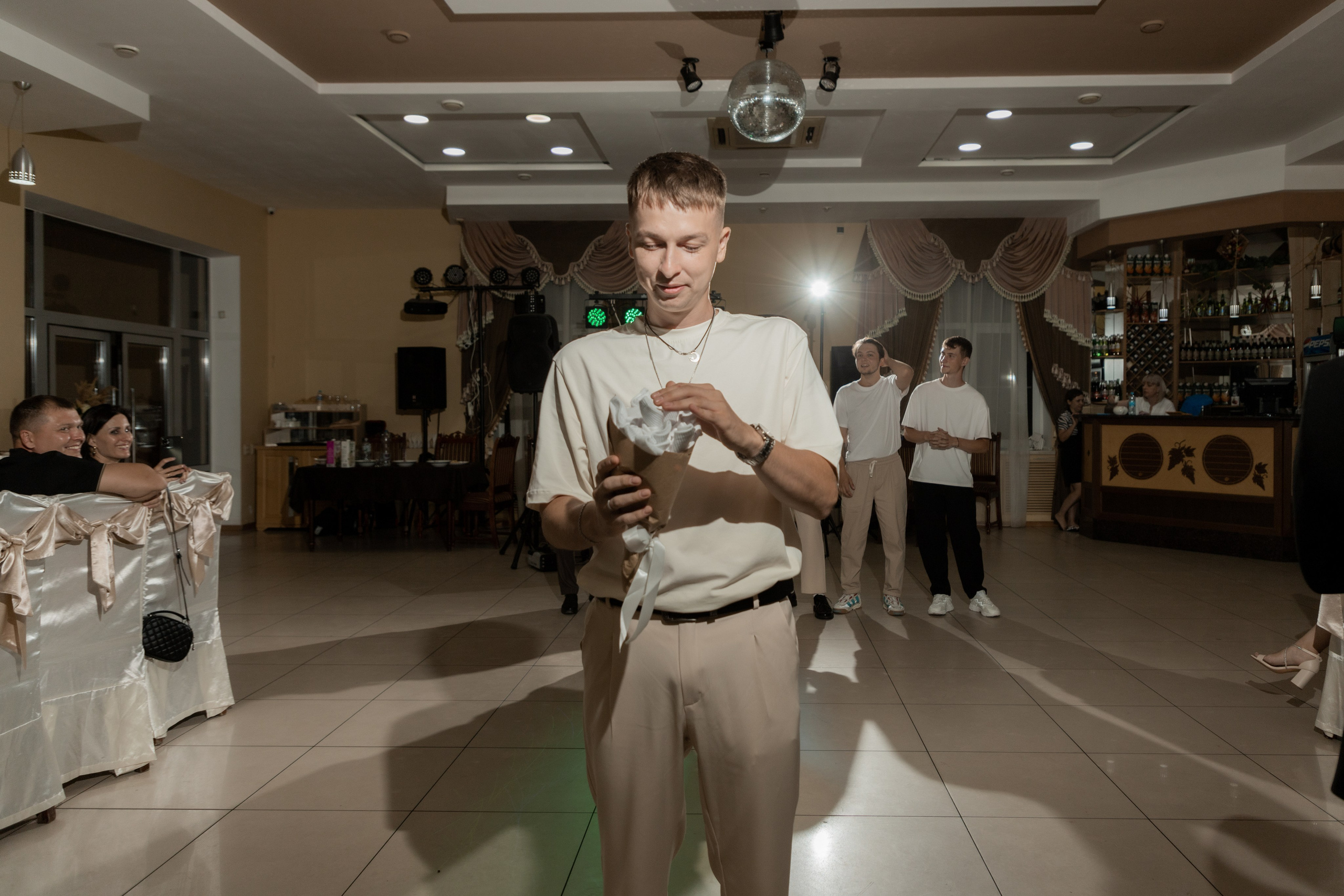 Роман и Александра (банкет). Свадебный фотограф Ангелина Сунгатулина | Саратов | Балаково | Вольск