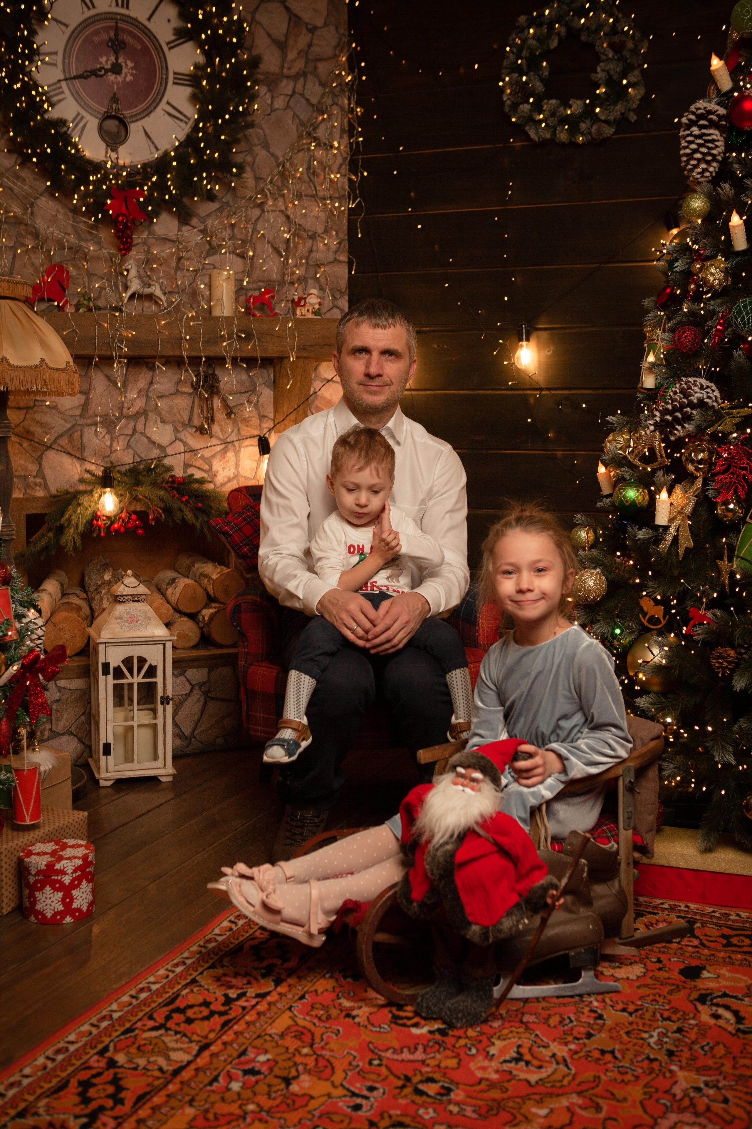 Оля с семьёй в студии. Фотосессия новорожденных в Москве фотограф Савина Анастасия