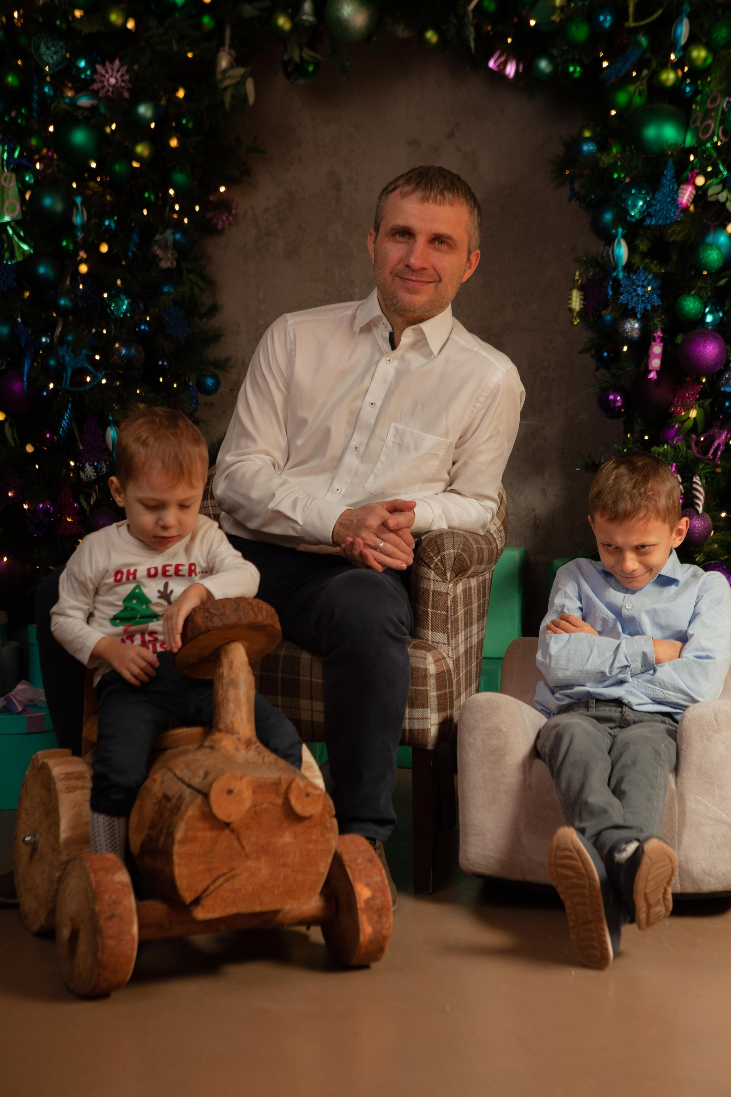 Оля с семьёй в студии. Фотосессия новорожденных в Москве фотограф Савина Анастасия