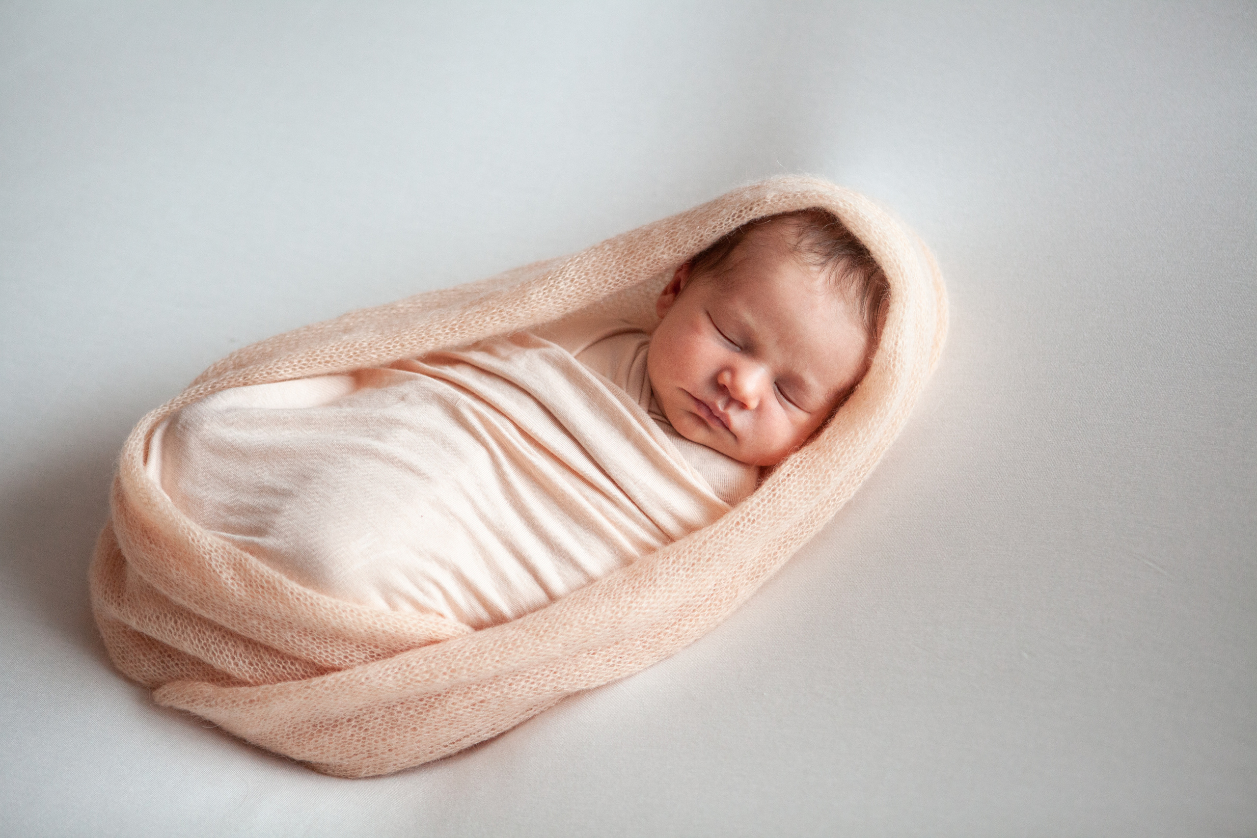 Анастасия и Мария. Фотосессия новорожденных в Москве фотограф Савина Анастасия