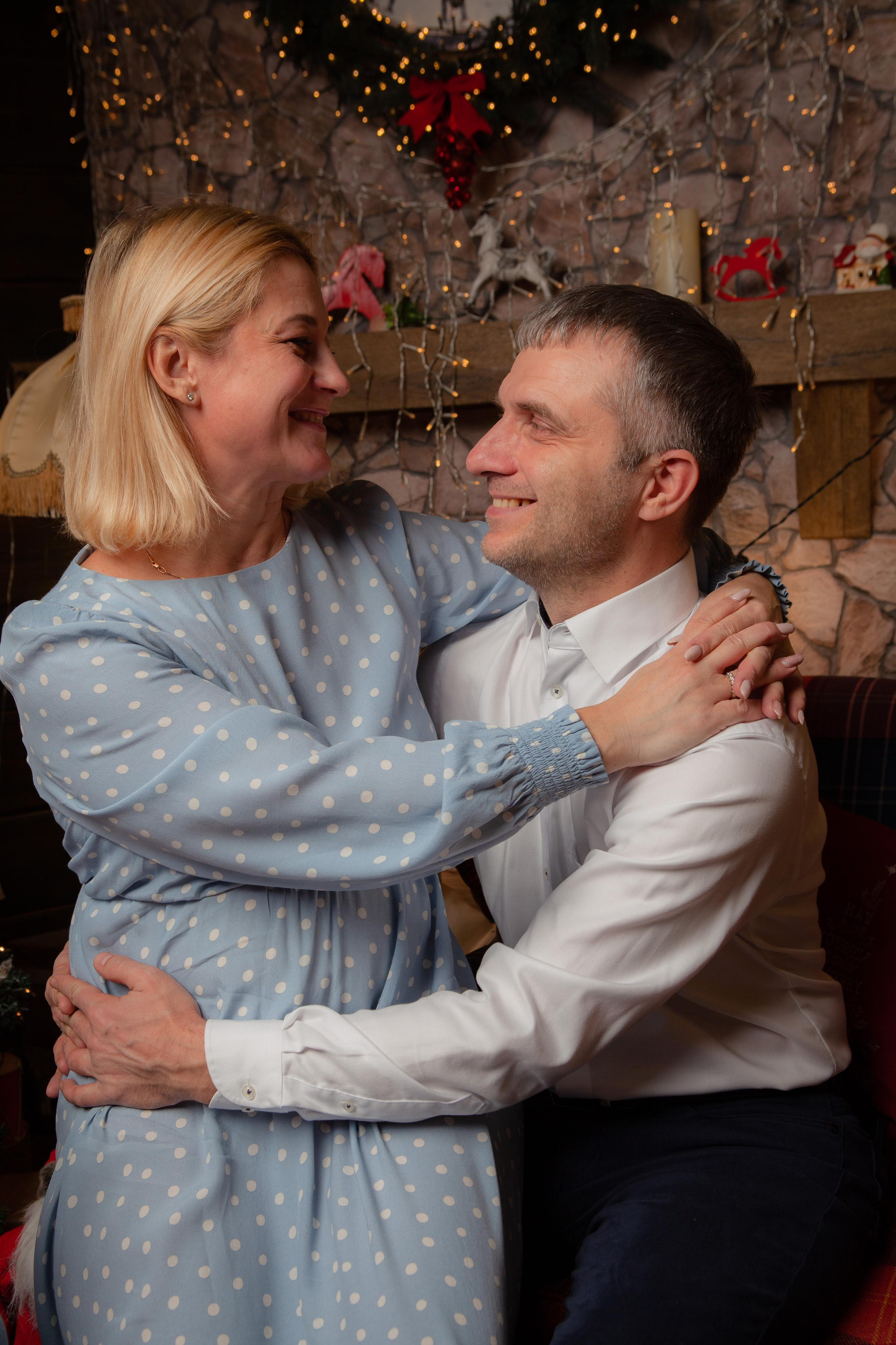 Оля с семьёй в студии. Фотосессия новорожденных в Москве фотограф Савина Анастасия