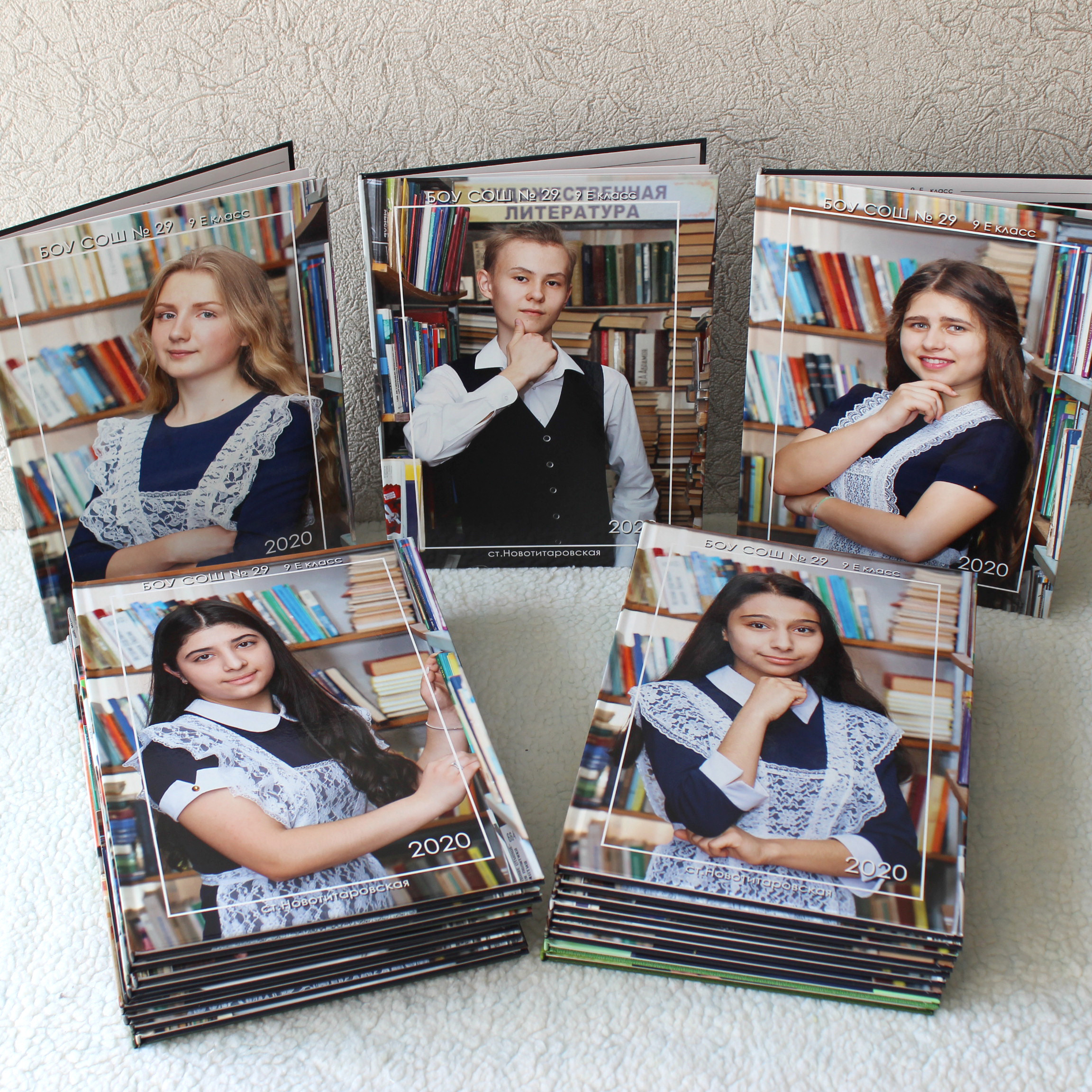 Варианты фотокниг для начальной и старшей школы. Детский школьный и семейный фотограф в Краснодаре