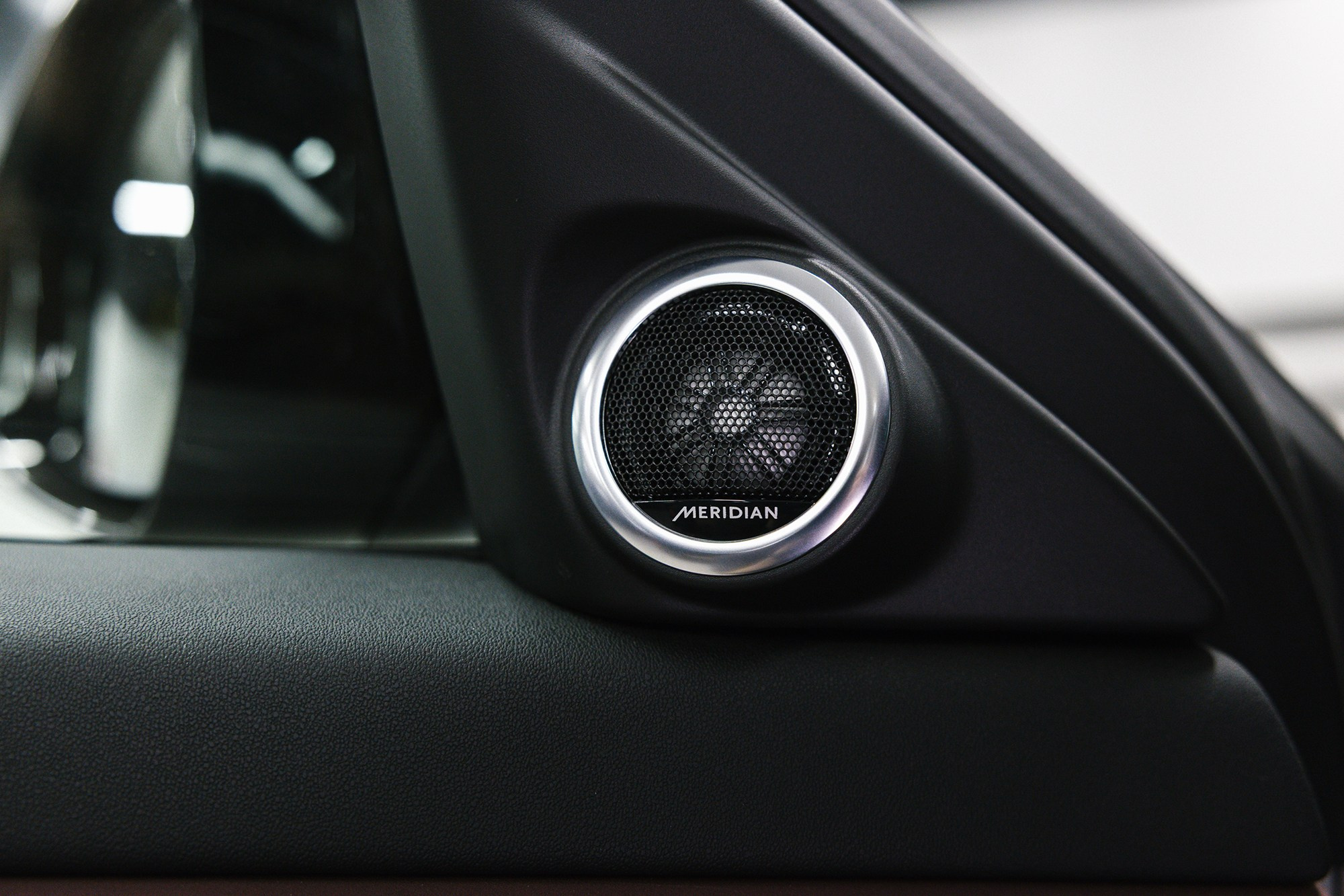 Land Rover Range Rover Evoque.2.0 Si4 4WD AT (249 л. с.). Автосалон «Х-Авто»