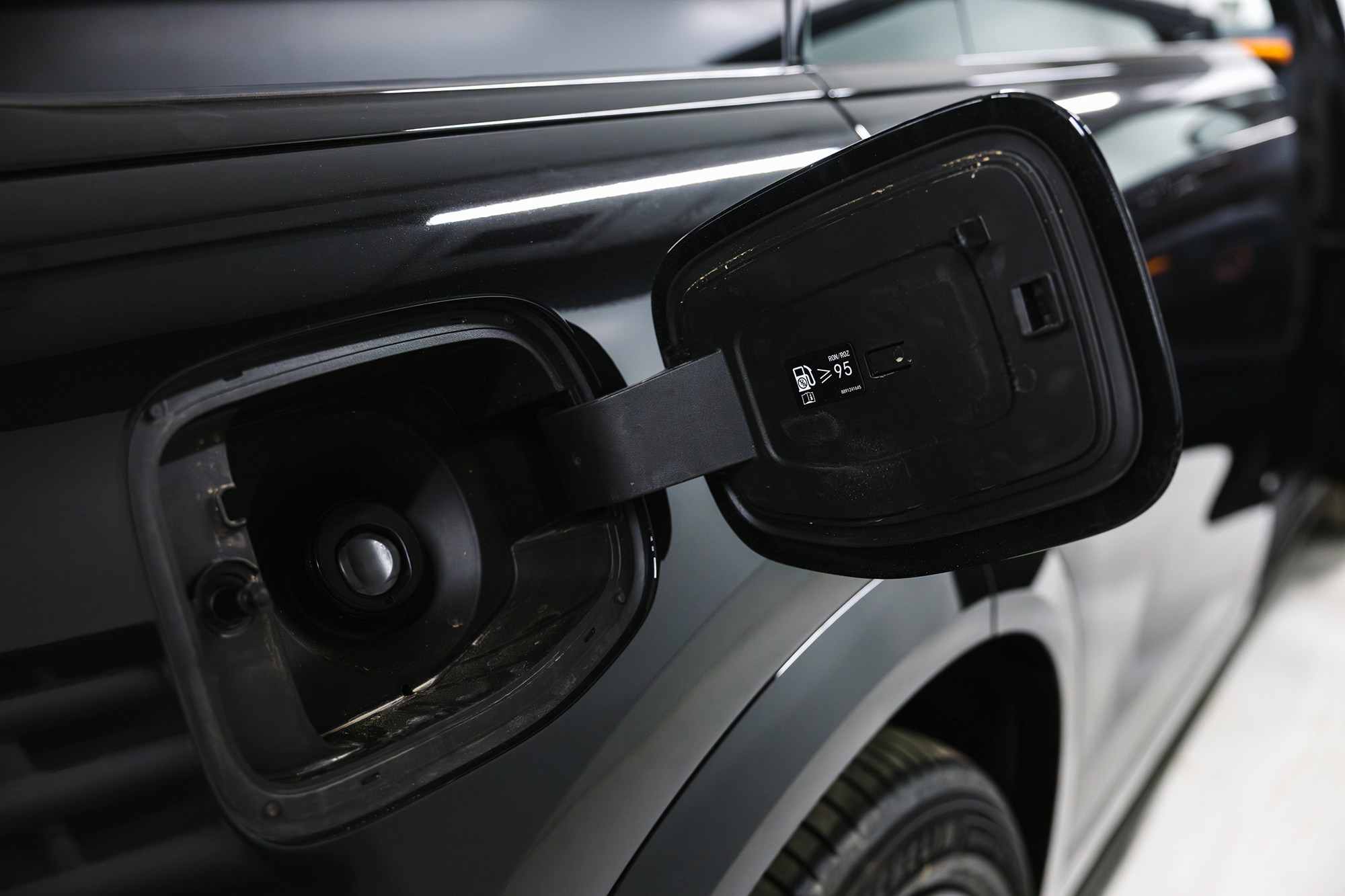 Zeekr 9X 2.0hyb 4WD AT (1401 л. с.) 2025, последовательно-параллельный гибрид, АКПП, 4WD. Автосалон «Х-Авто»