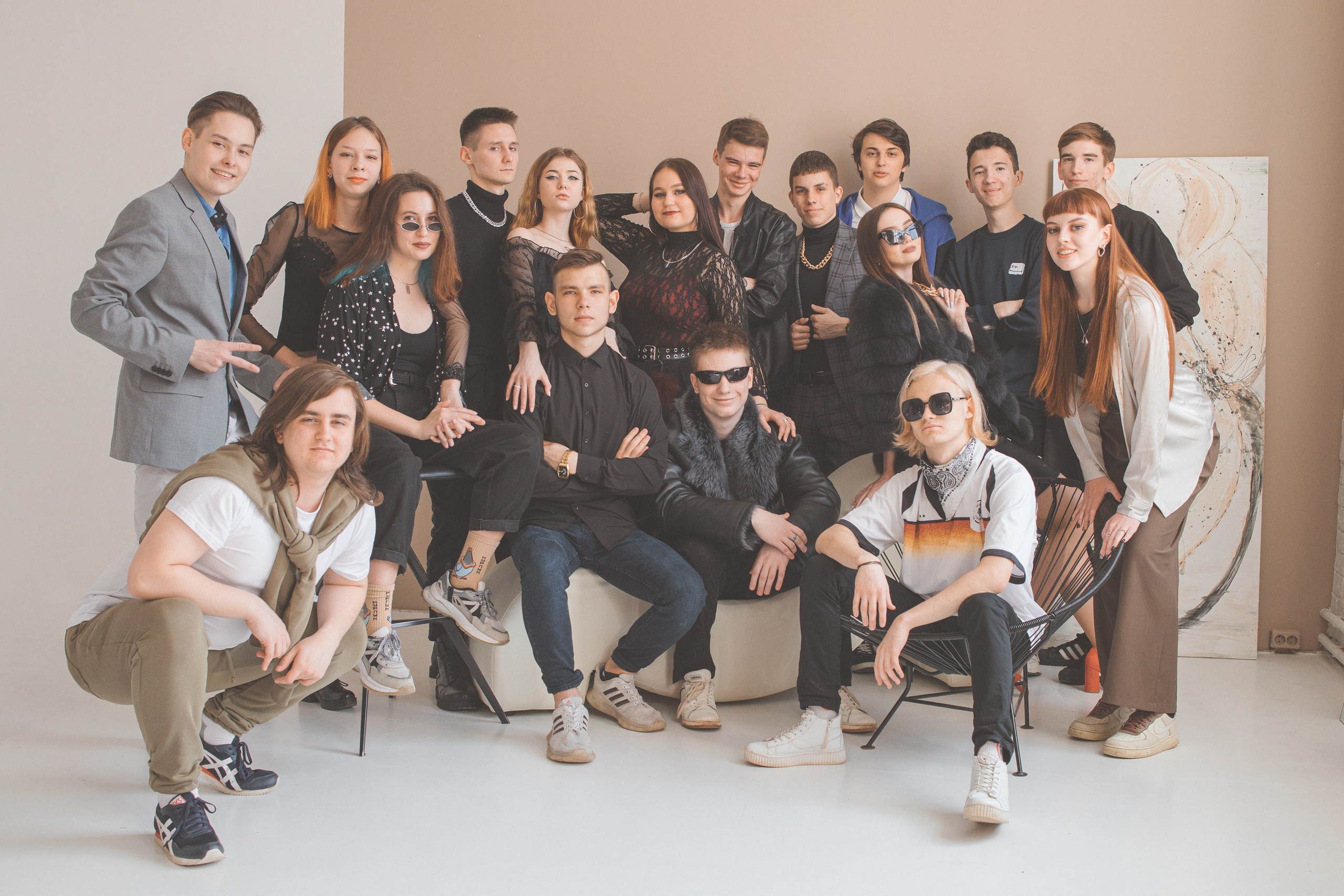 Тематическая фотосъемка 11 класса в гламурном стиле. Выпускные альбомы в Серпухове