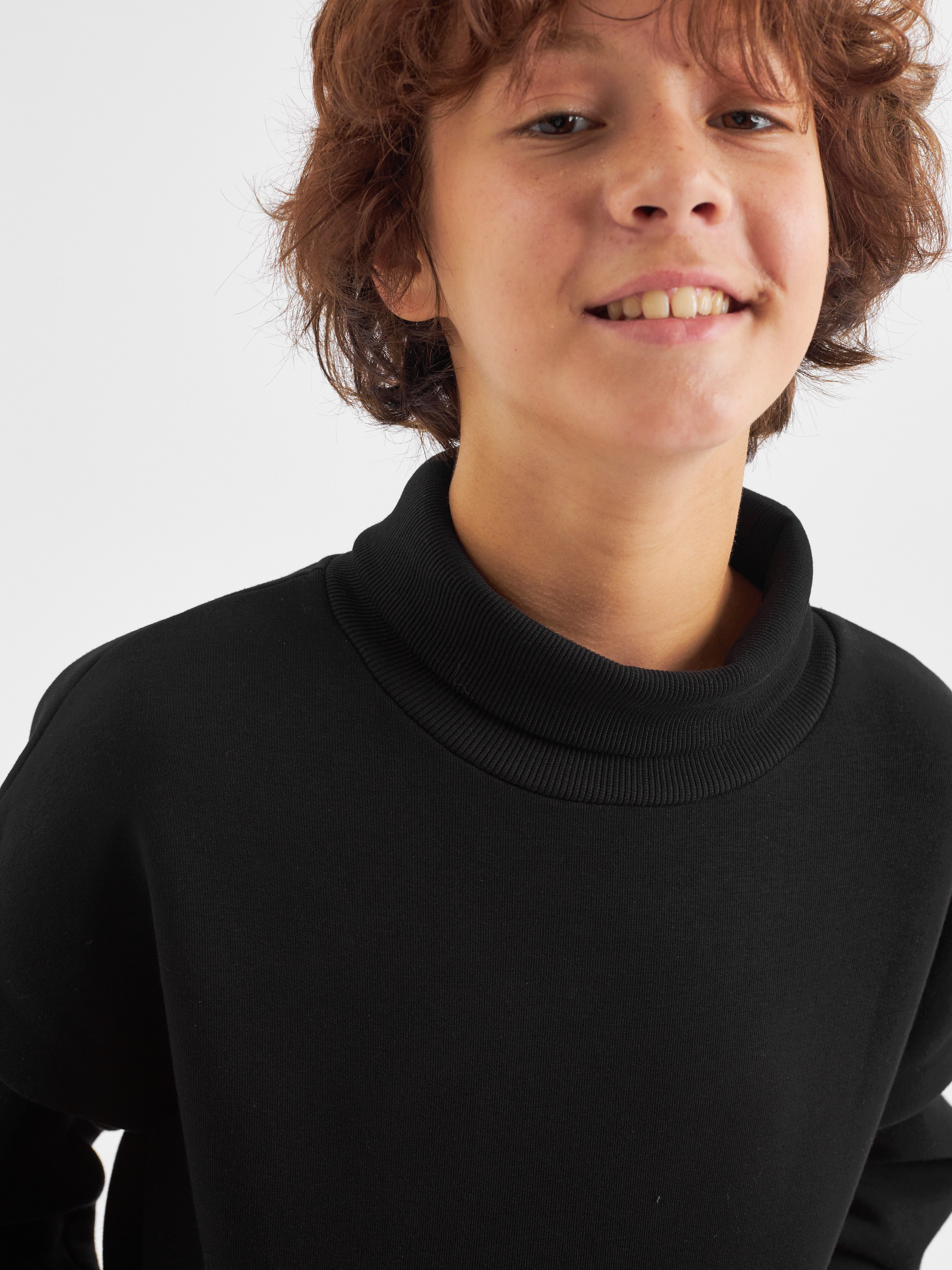 Фотосъемка детских теплых костюмов Екатеринбург Wildberries ВБ Ozon Озон фотосессия детей Екб заказать цена фотосъемка товара WB флис дети. Фотограф Екатеринбург Анастасия Жерновская | Маркетплейсы и нейрофото