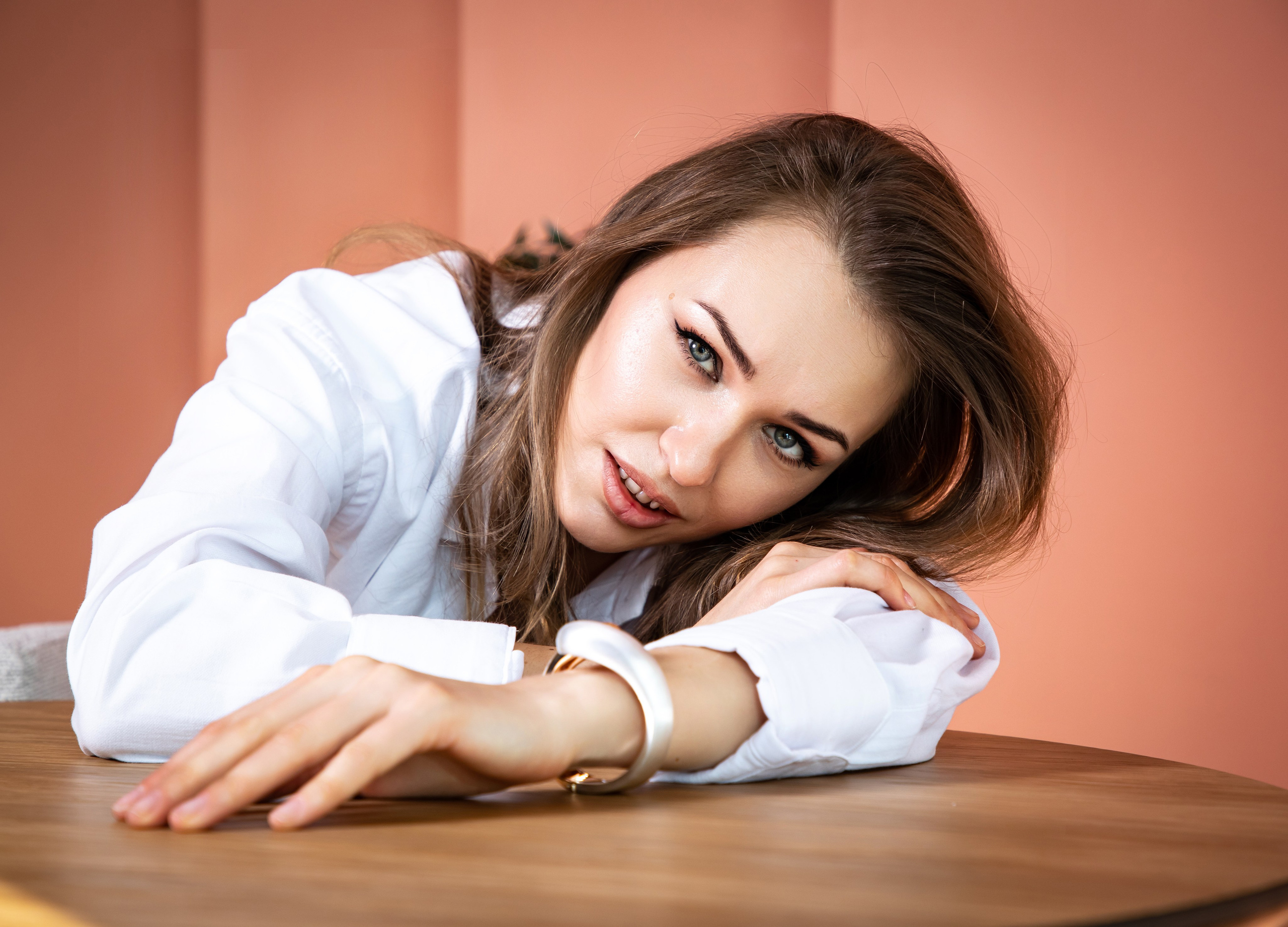 Фотосъемка для маркетплейсов с моделью в Москве и Московской области. Фотостудия в Москве LUXARTPHOTO