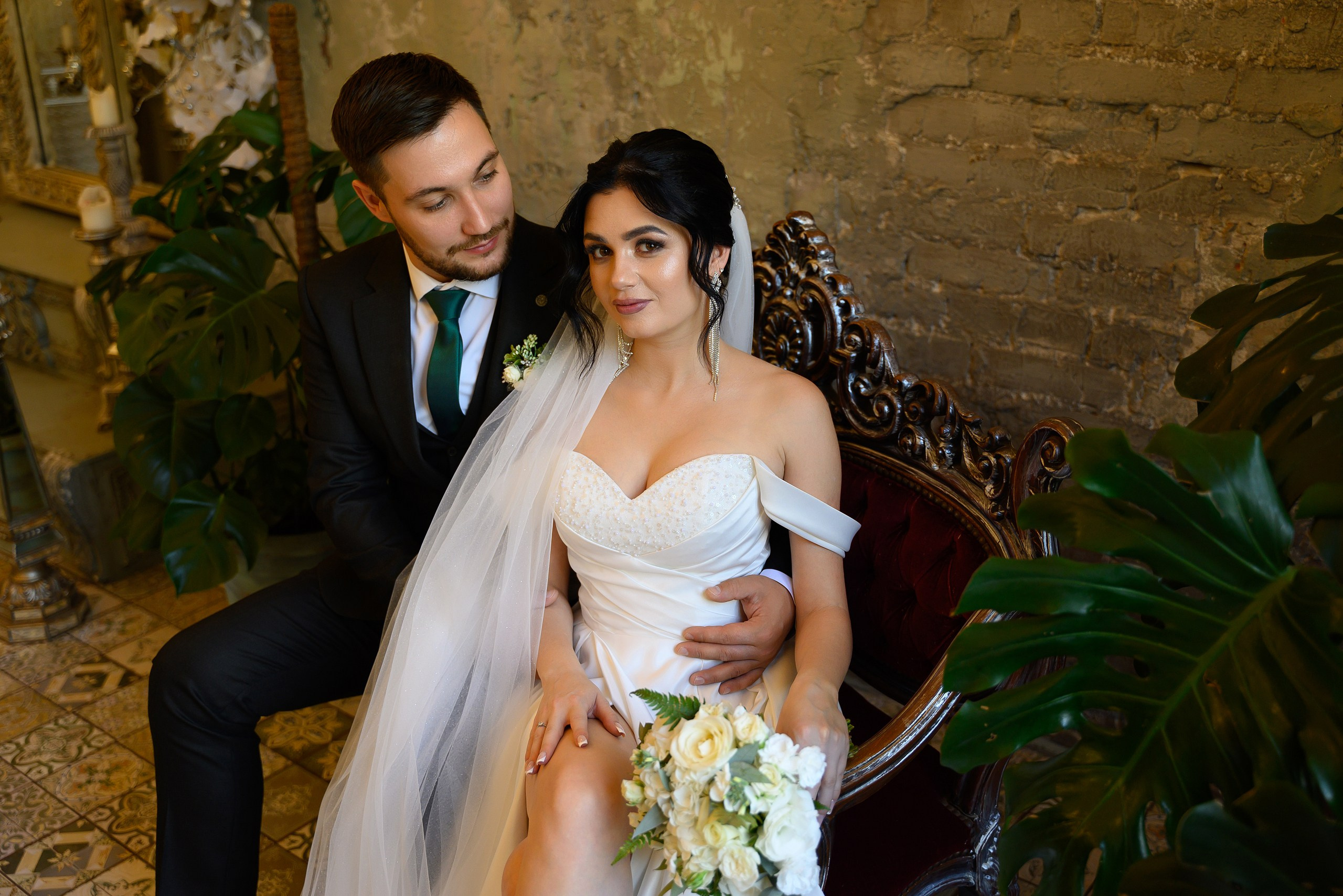 Красивый потрет жениха и невесты.