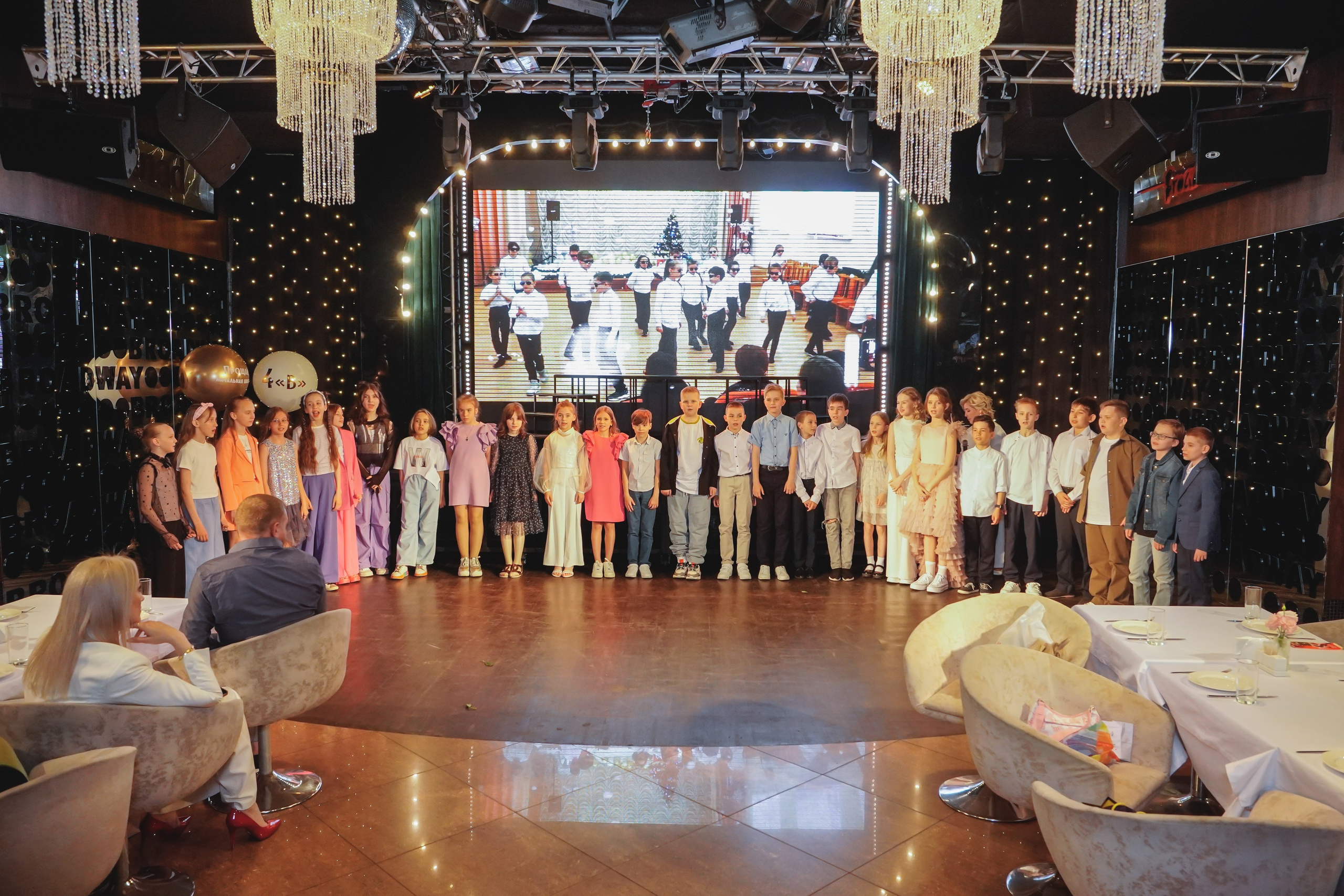 Выпускной. Занимаюсь профессиональной фотографией и живу рядом с Байкалом. Работаю в разных жанрах