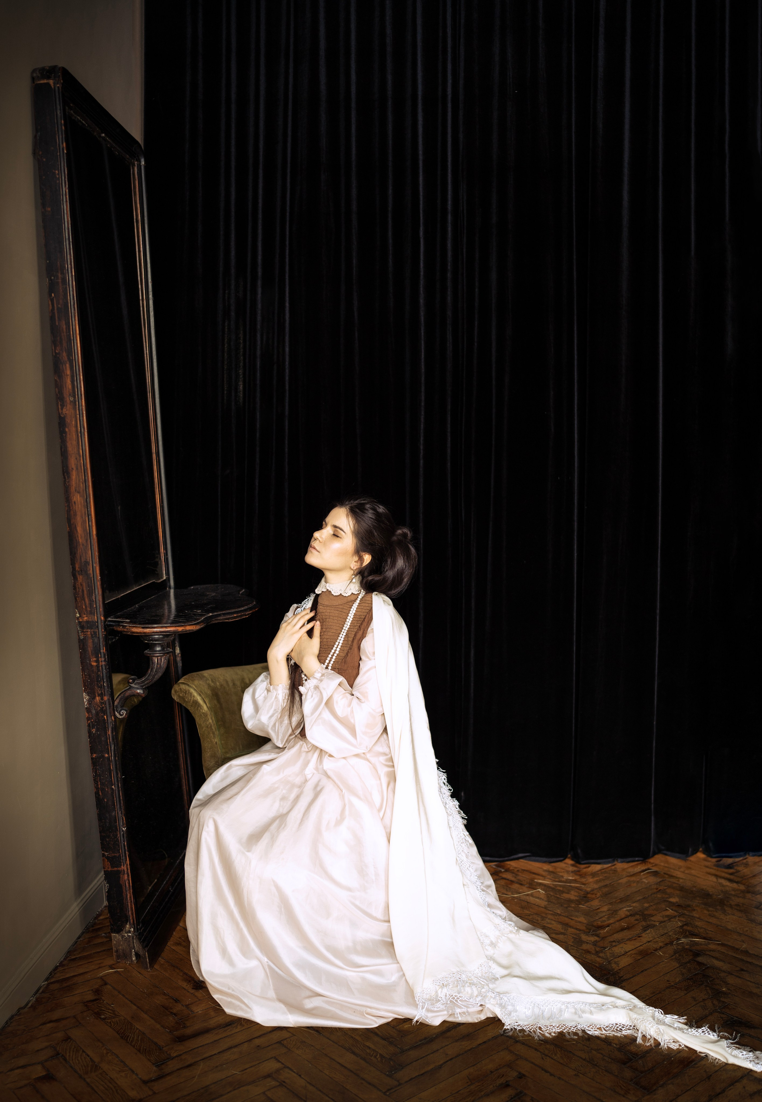 Студийный портрет. Женская фотосессия. Фотосессия с подругой.