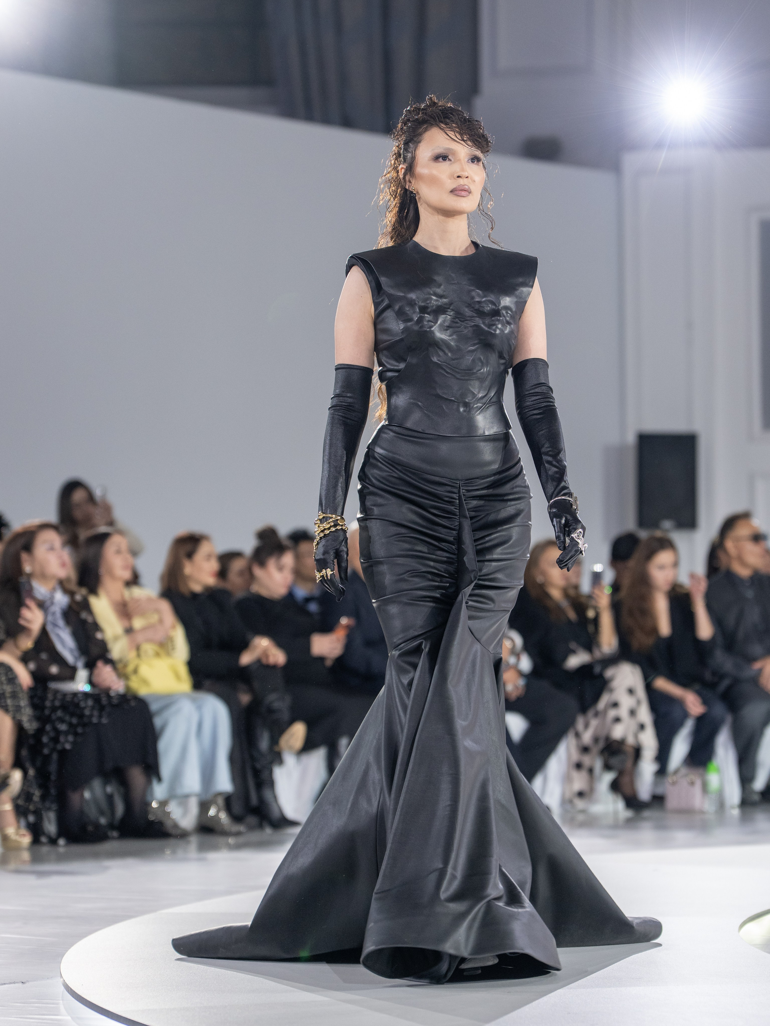 Дизайнер Arunaz. Сайт Алматинского НЮ АРТ, будуар и фэшн фотографа Дениса Карпенко