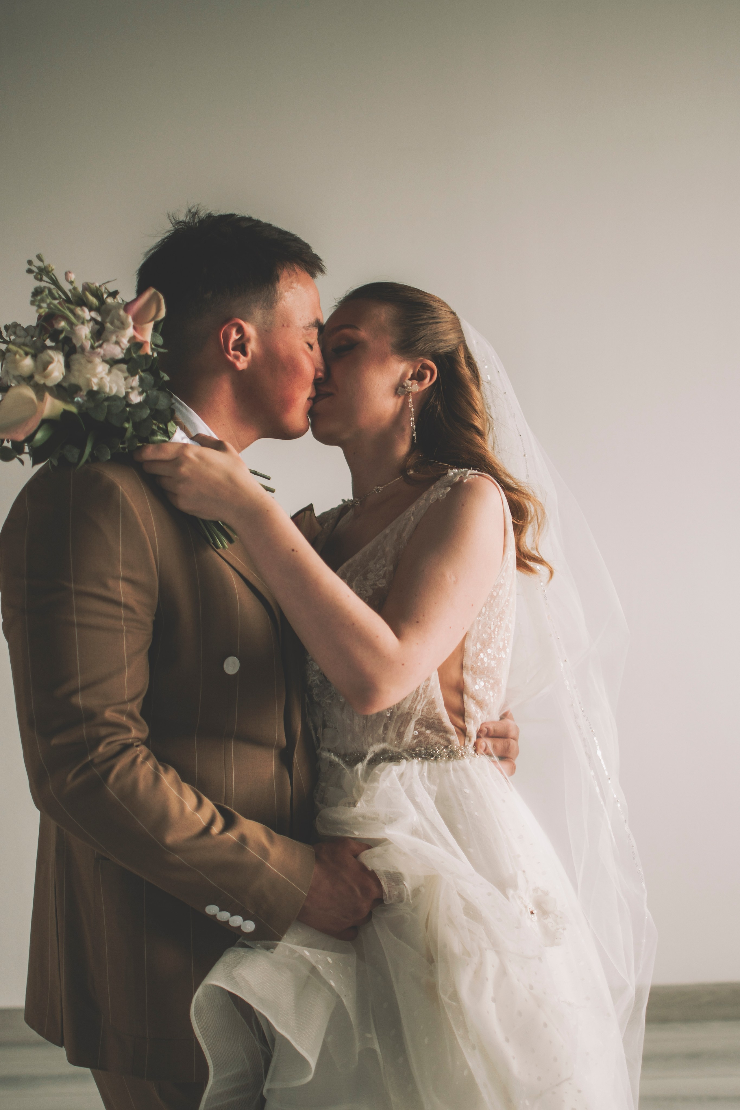 Альберт и Анастасия (Студийная фотосессия, роспись в ДК Нефтяник + фотосессия с гостями). Семейный и свадебный фотограф Губкинский и Ставрополь