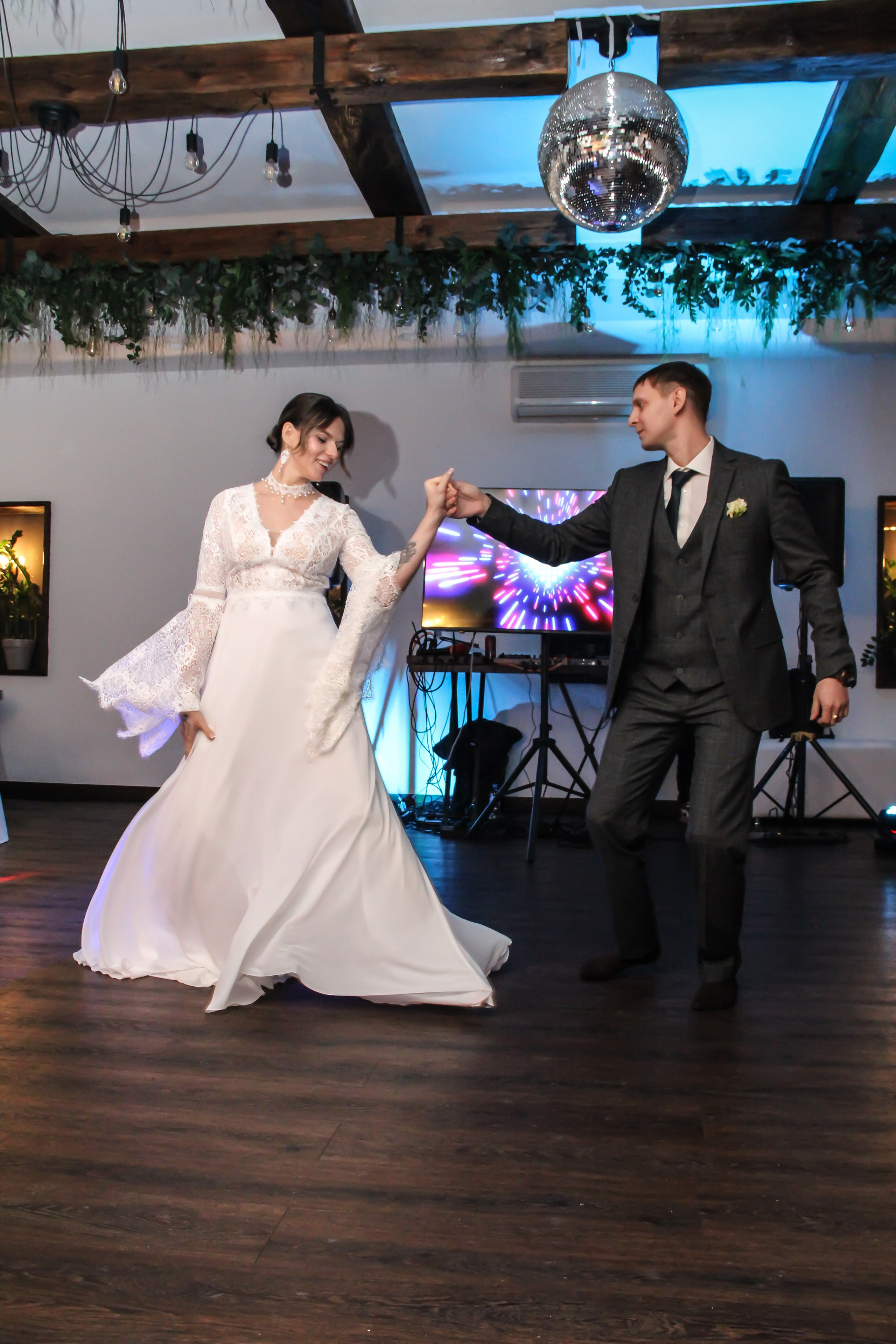 Свадебная история Олеси и Дмитрия. Семейный фотодуэт Ирина и Николай Власьевы. Фотосессии в Новосибирске