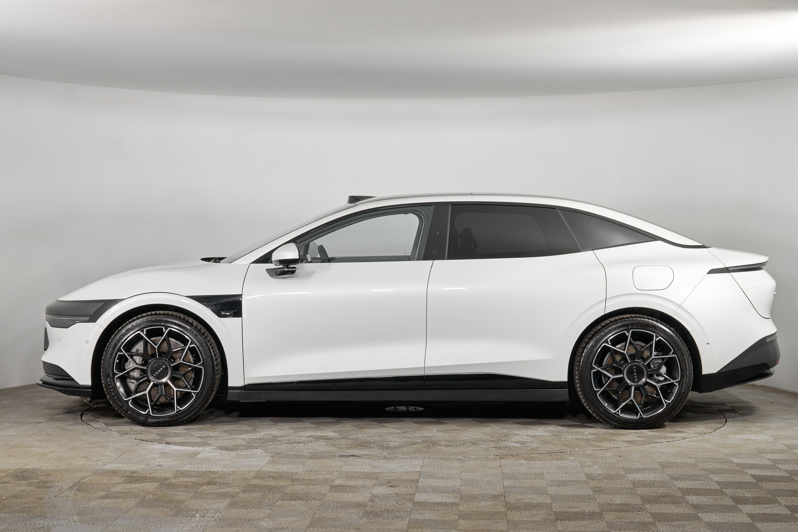 Zeekr 007_1. Фотограф Николай Прокофьев модельные тесты в Москве