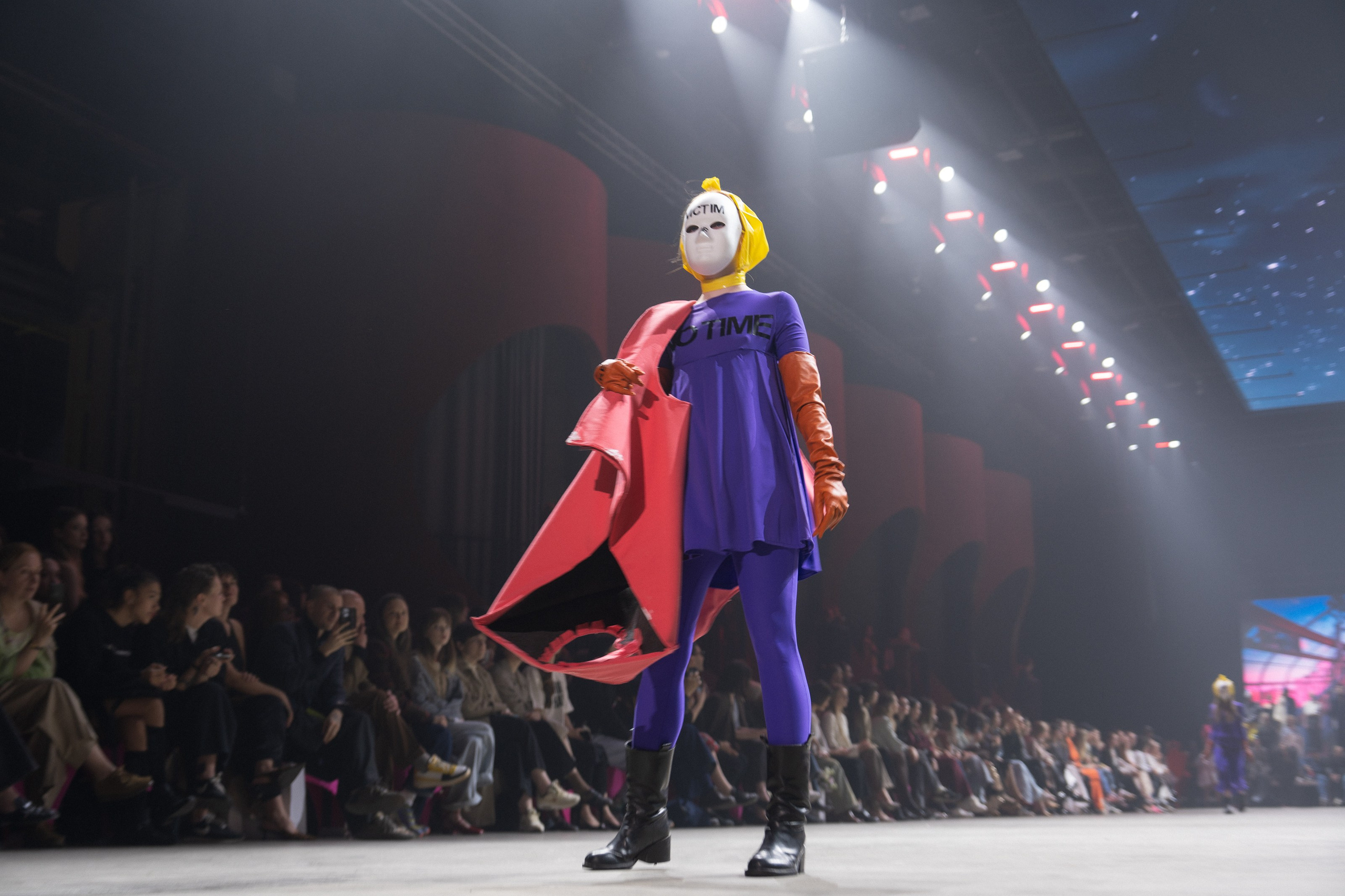 Показ Школы дизайна НИУ ВШЭ. Фотограф Николай Прокофьев модельные тесты в Москве