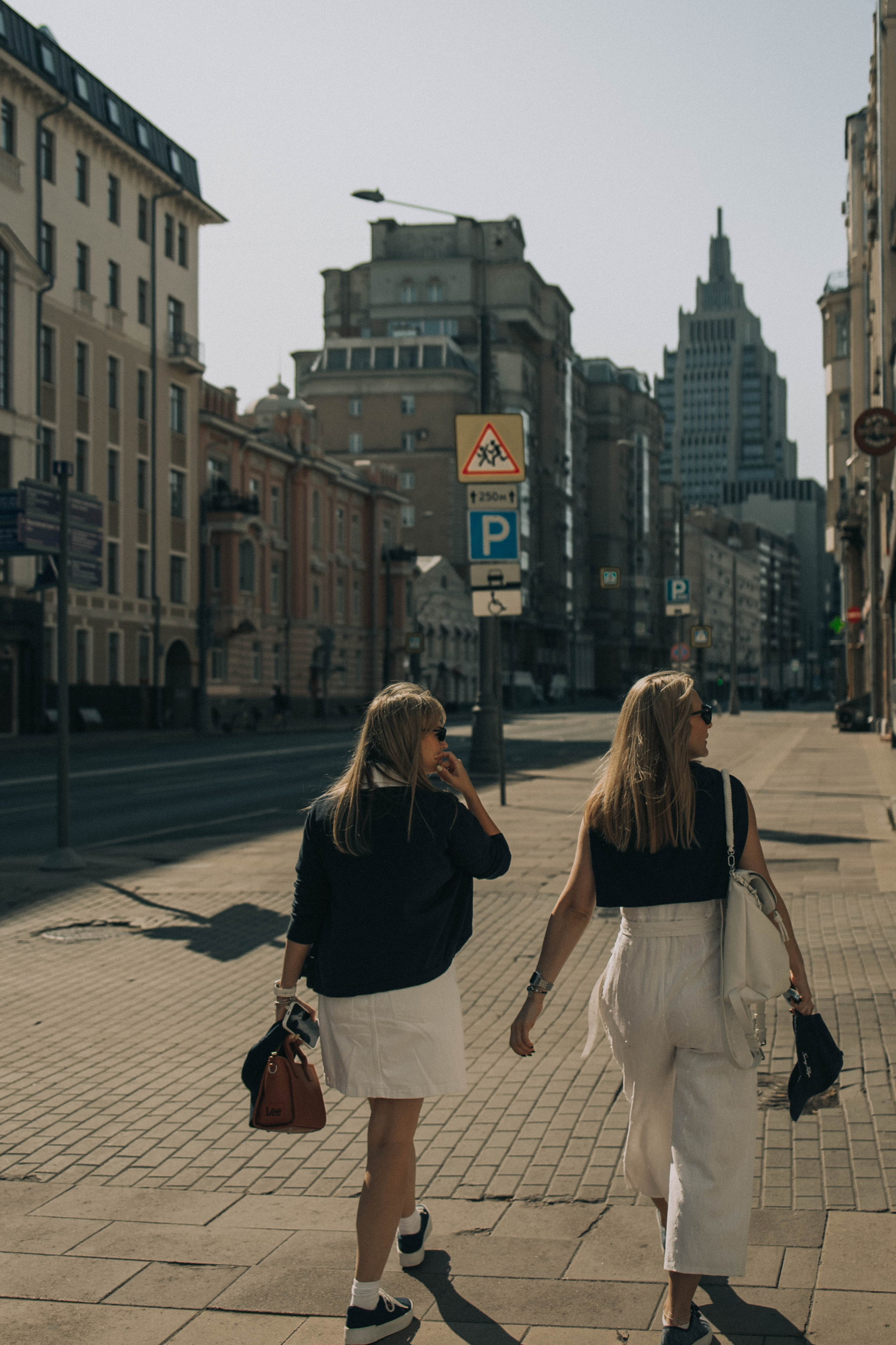 Прогулка Лиза и Марина. Фотограф lifestylе в Москве Пшеничная Анастасия