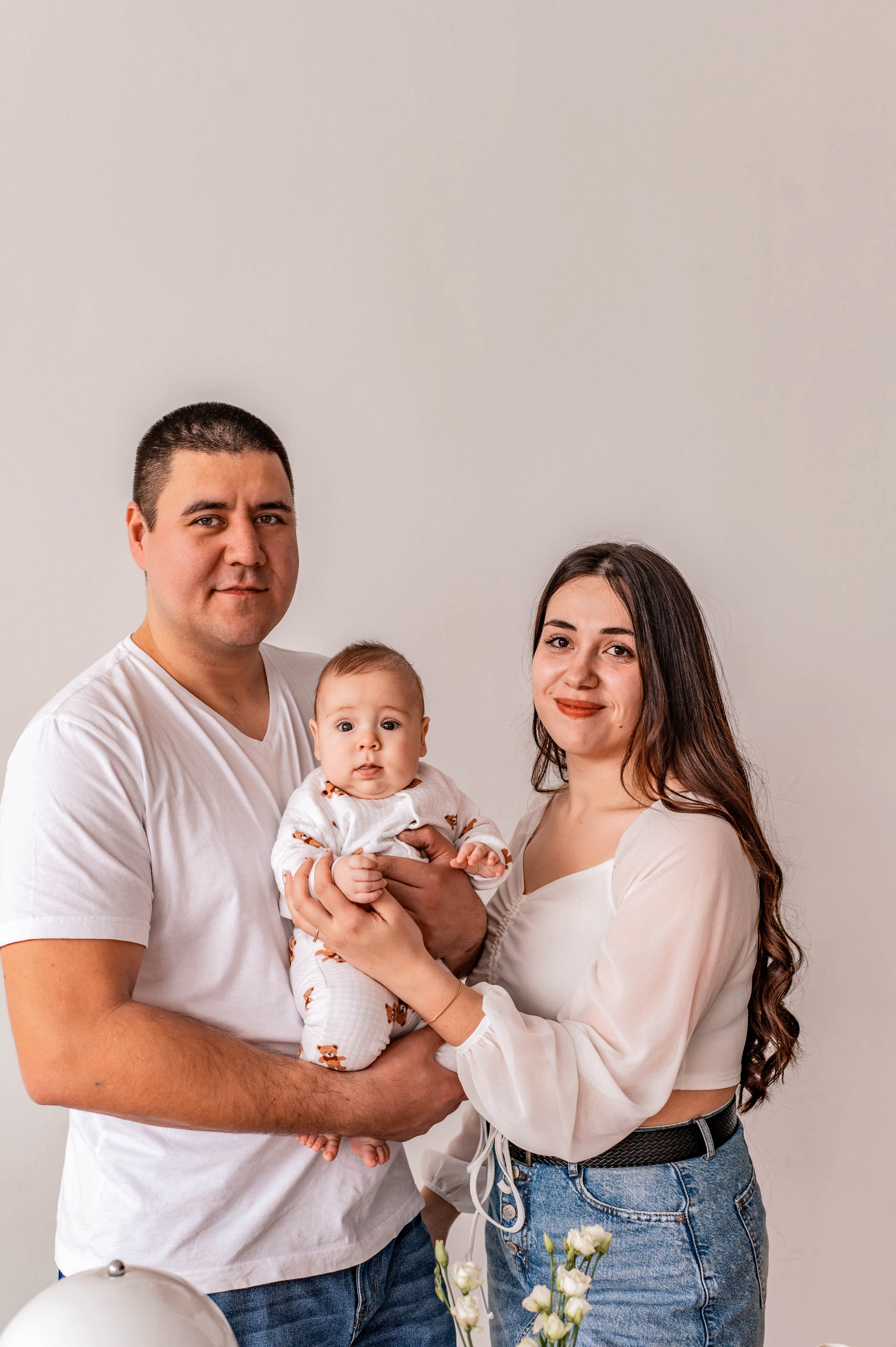 Алина и Кирилл с малышом. Семейный и свадебный фотограф в Абакане Юлия Су