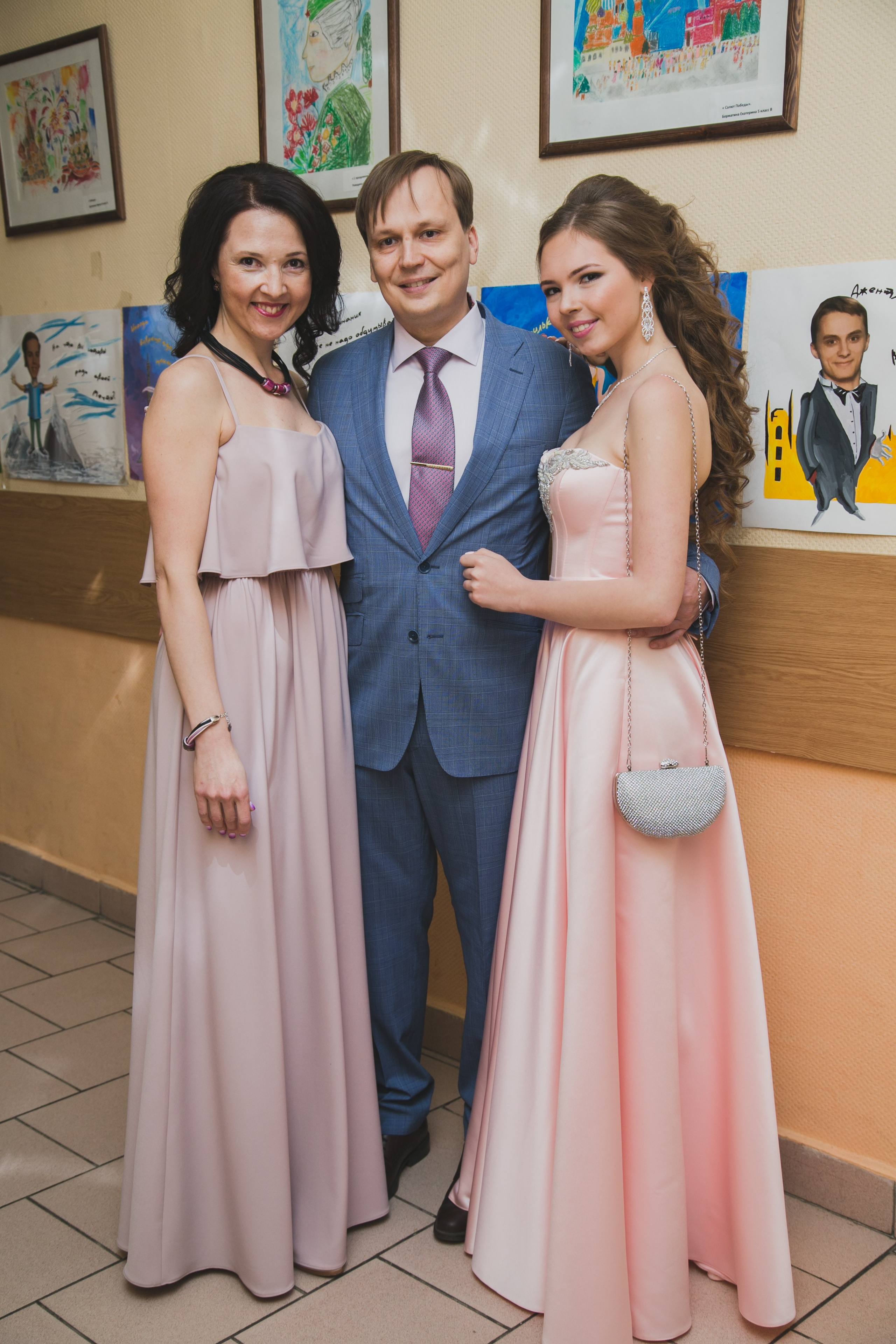 Фотограф в школу на выпускной 9 класс и сразу выгодно заказать оператора который снимает видео выпускного