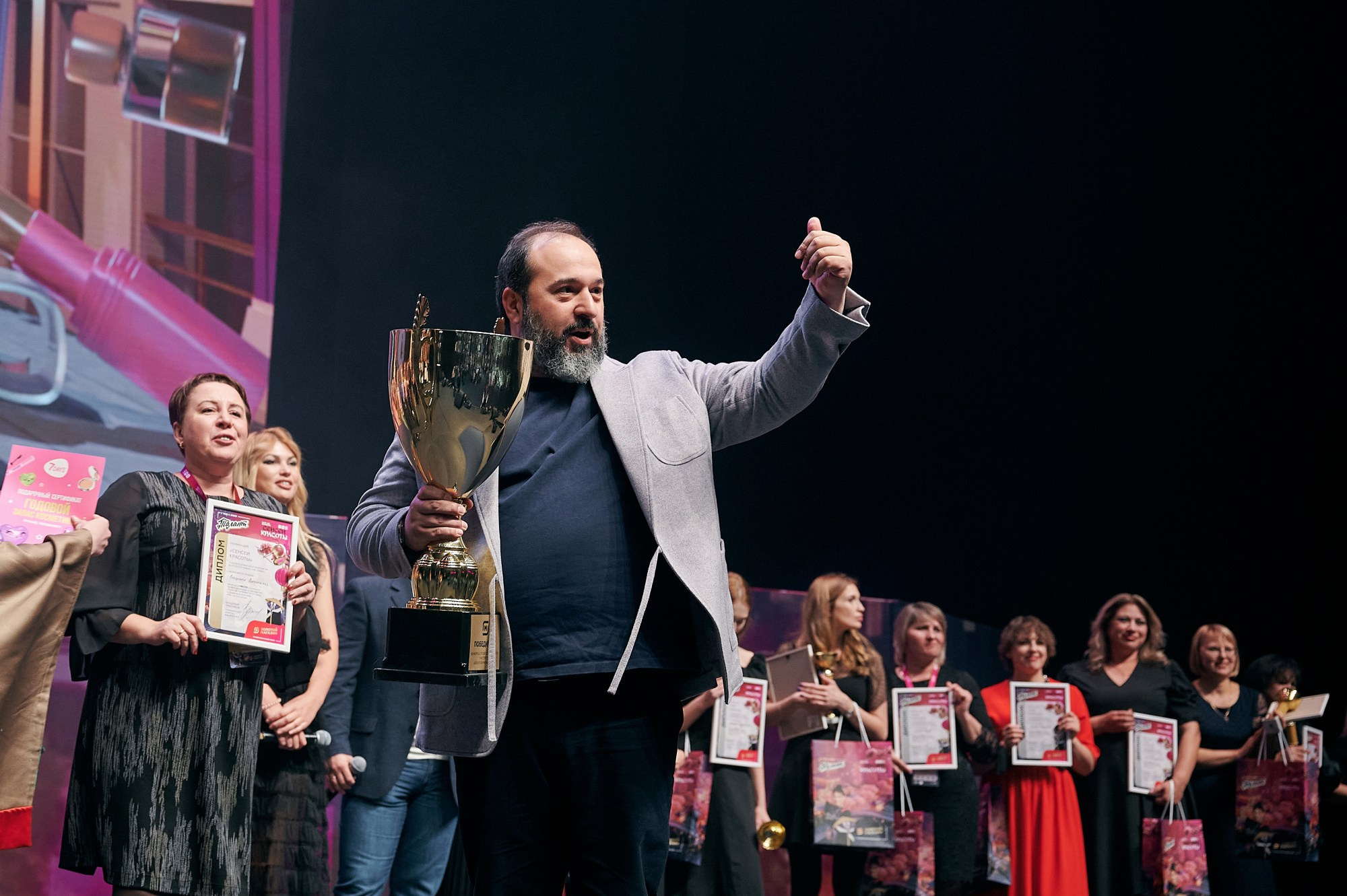 Магнит Косметик — конкурс «Золотой Магазин». Мезенцев Евгений фотограф