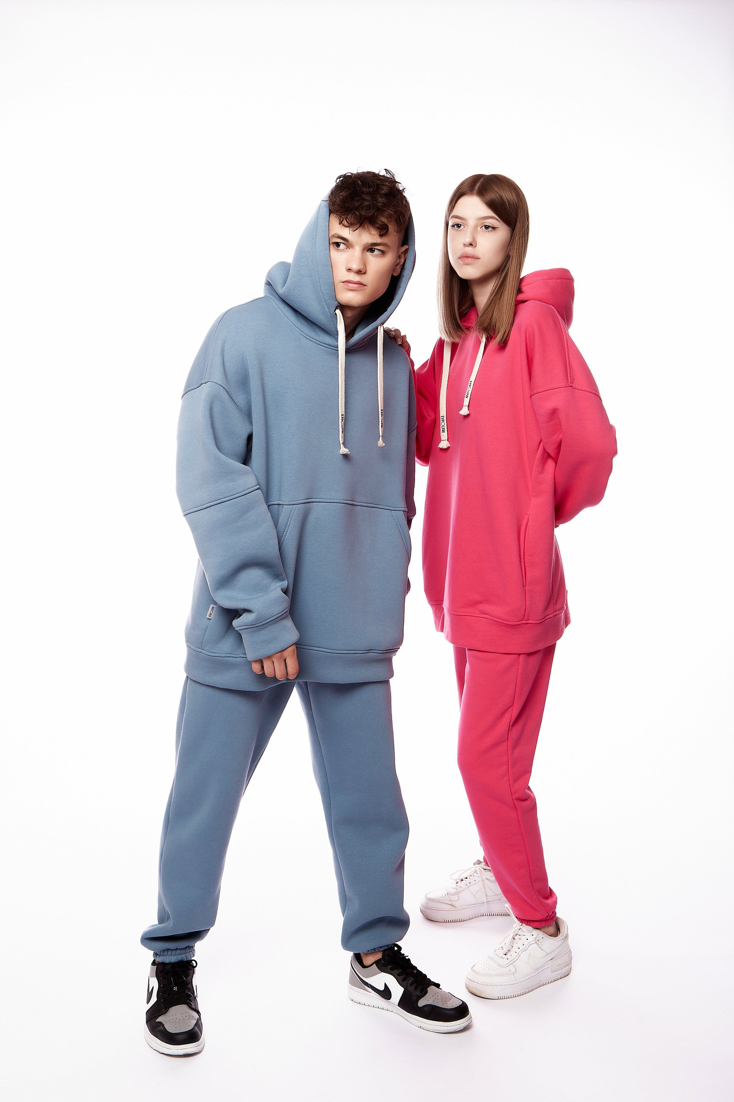 Съемка одежды для маркетплейсов в Краснодаре. Фотограф Руслан Потапов в Краснодаре