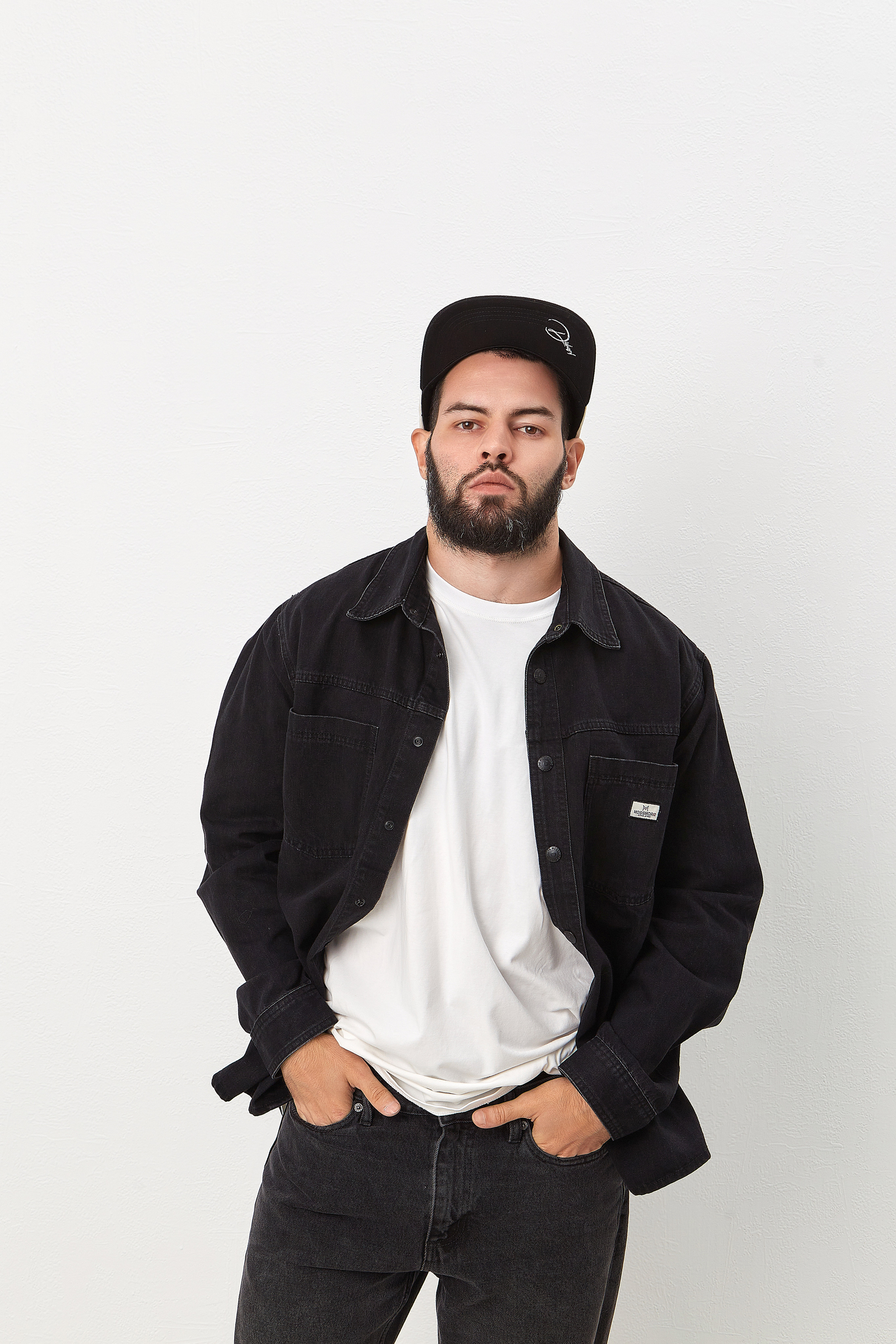 Фото кепок для маркетплейсов. Фотограф Руслан Потапов в Краснодаре