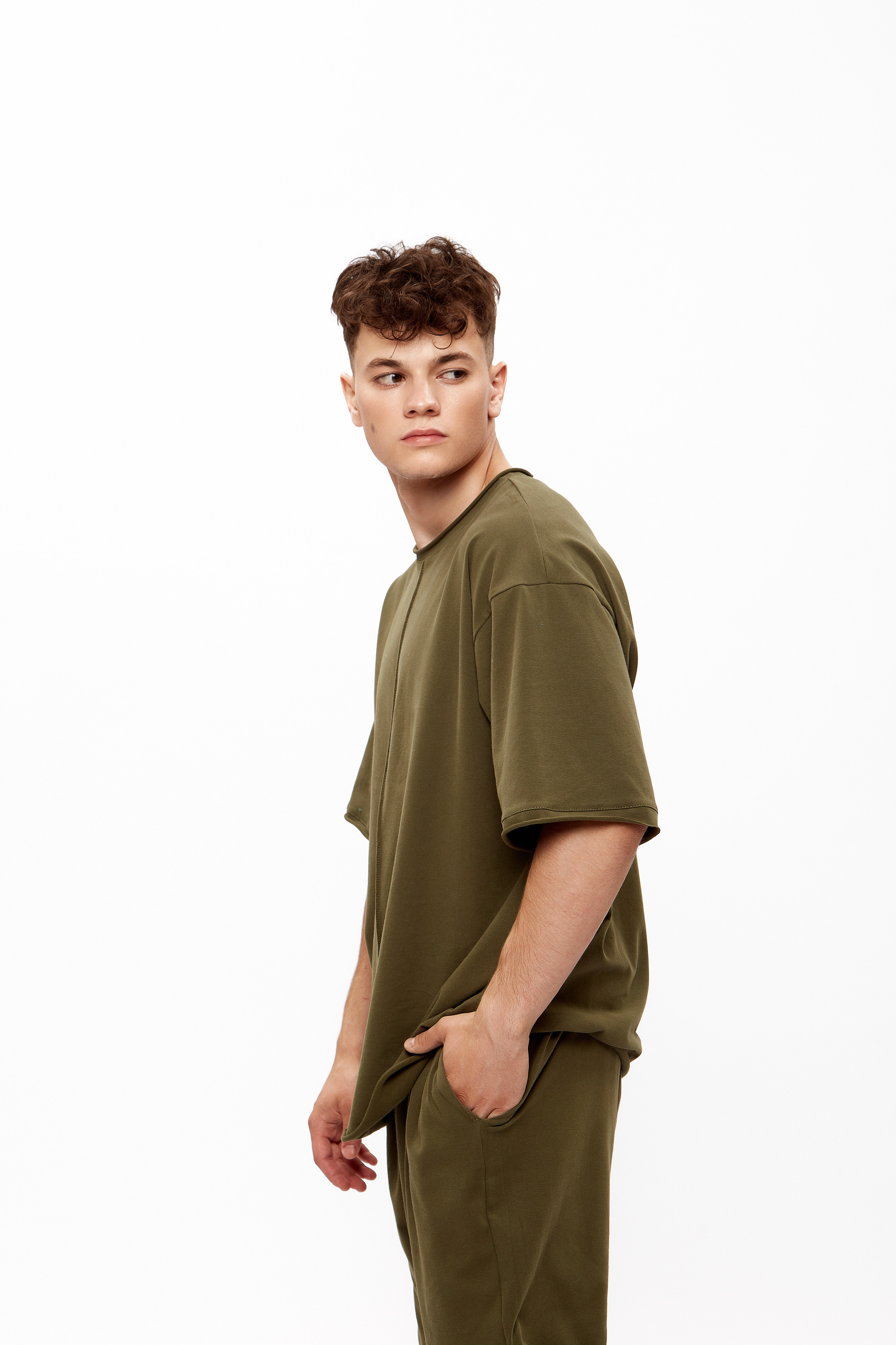 Съемка одежды для маркетплейсов в Краснодаре. Фотограф Руслан Потапов в Краснодаре