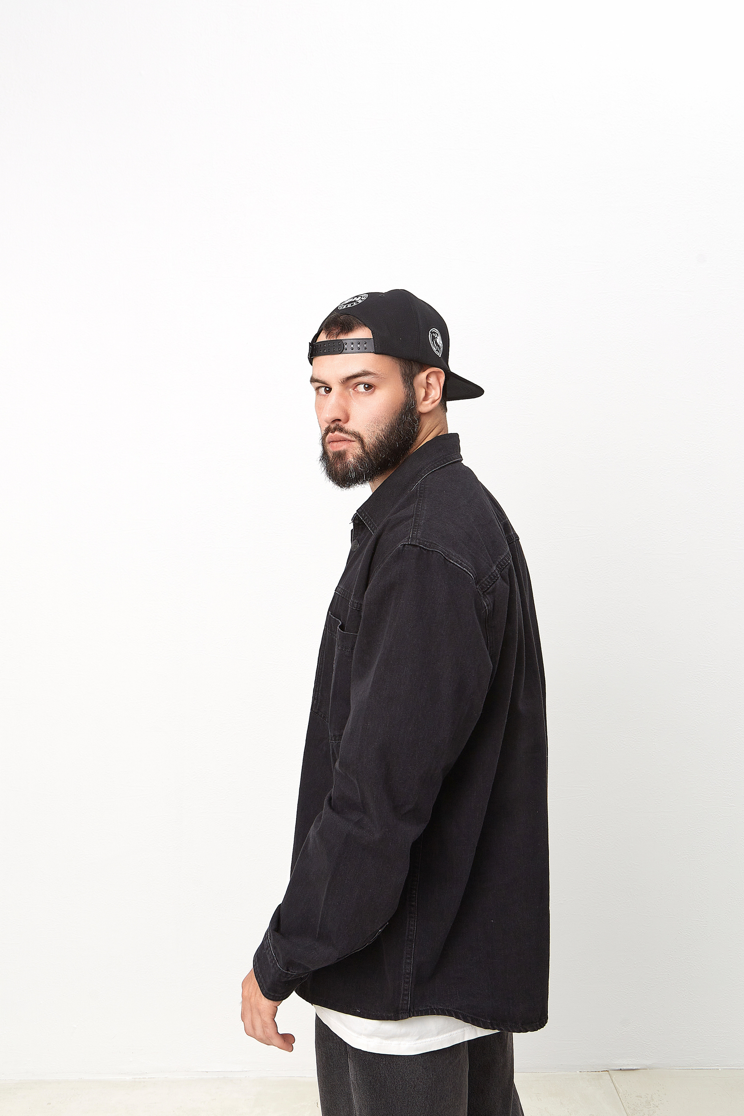 Фото кепок для маркетплейсов. Фотограф Руслан Потапов в Краснодаре