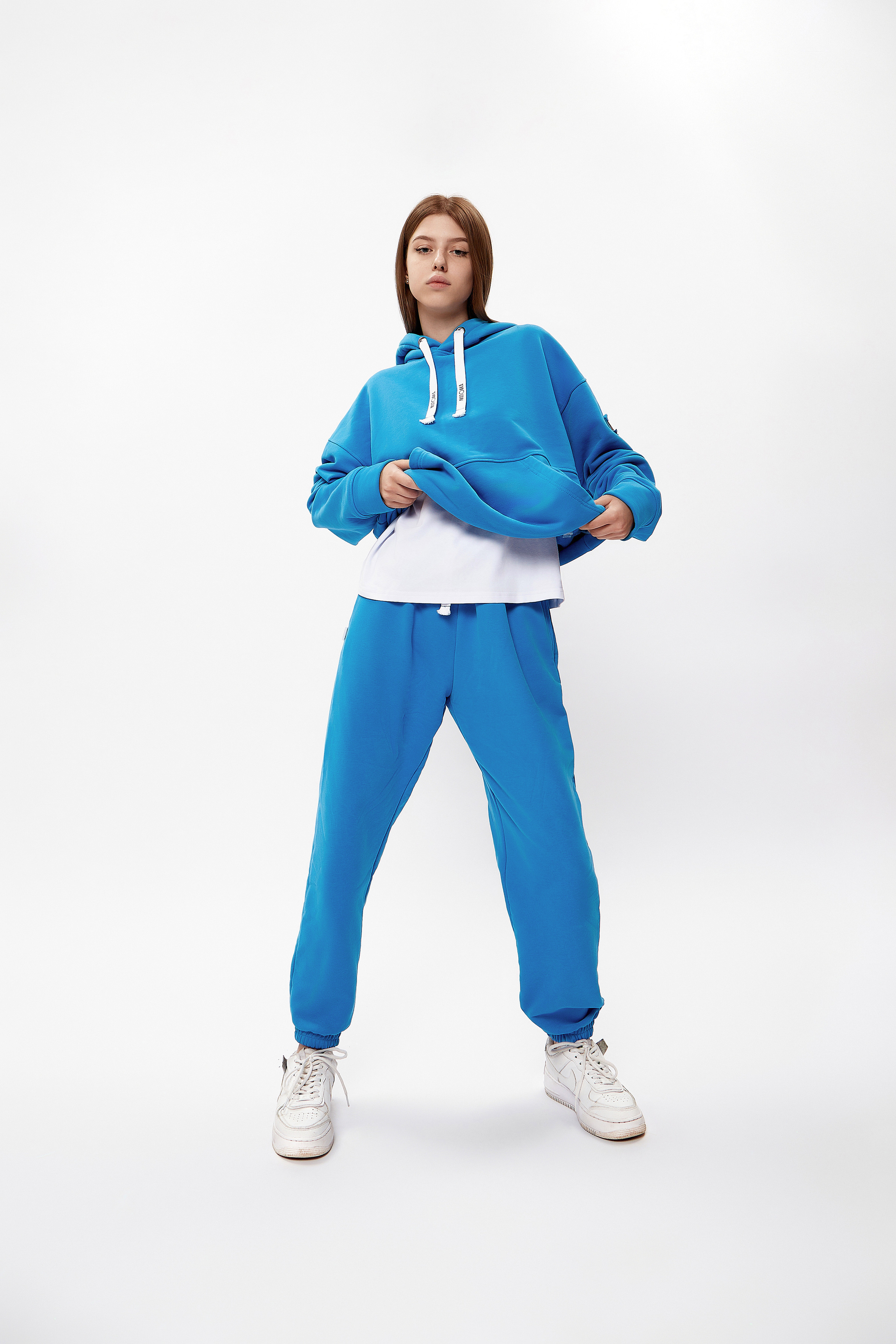 Съемка одежды для маркетплейсов в Краснодаре. Фотограф Руслан Потапов в Краснодаре