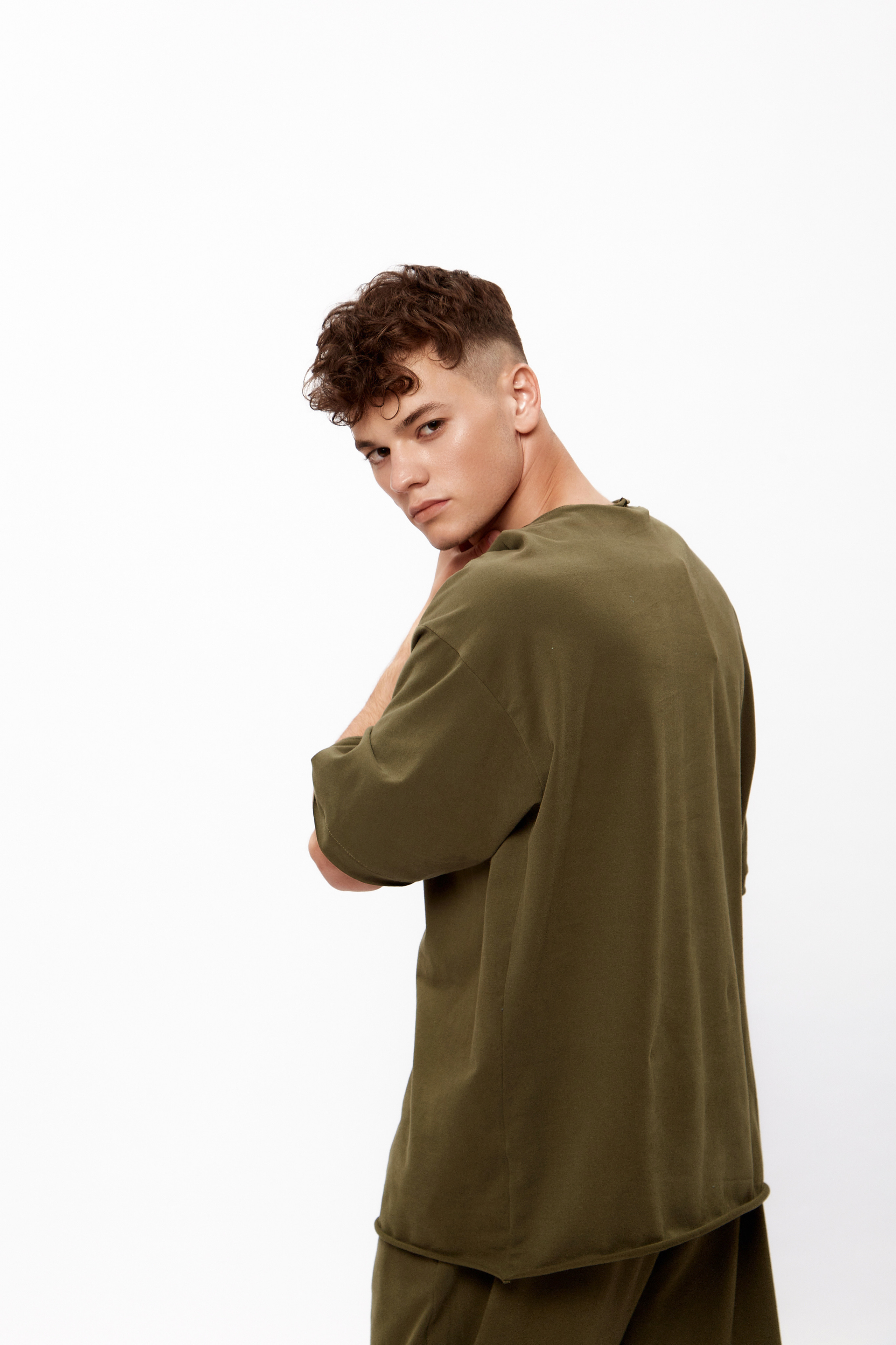 Съемка одежды для маркетплейсов в Краснодаре. Фотограф Руслан Потапов в Краснодаре