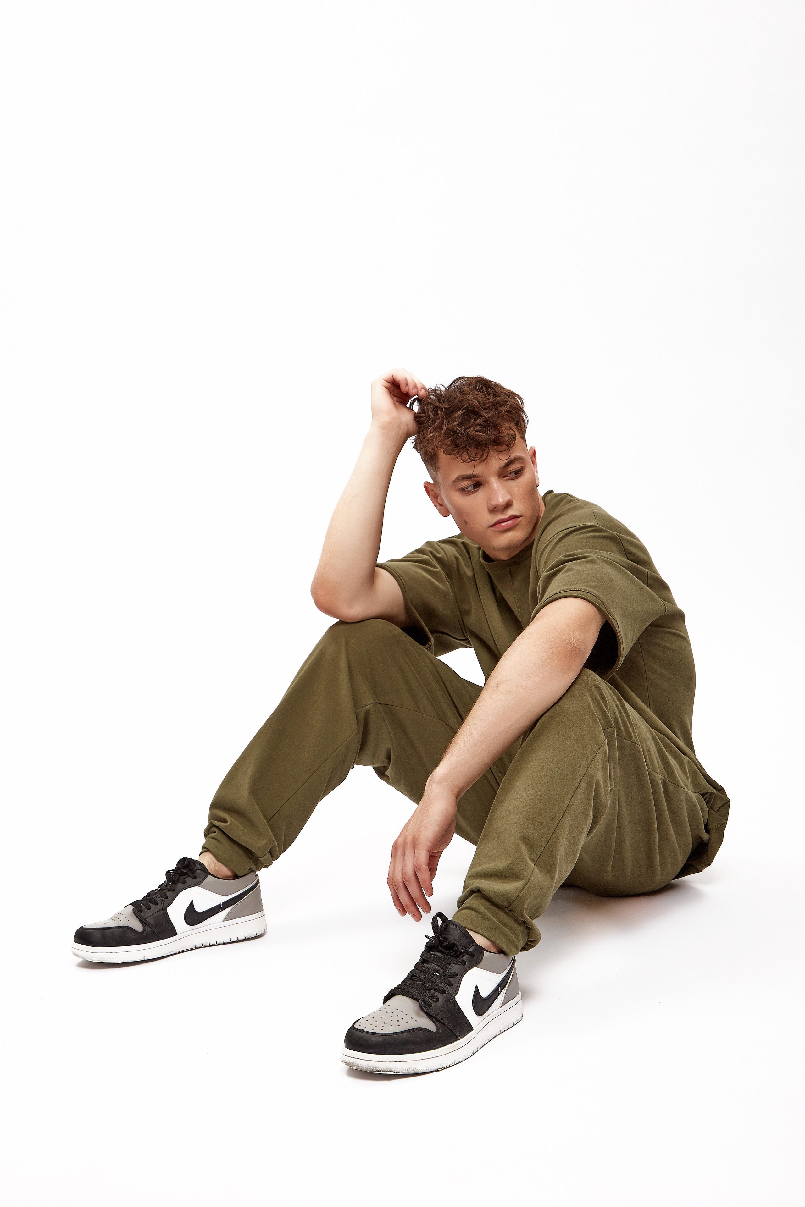 Съемка одежды для маркетплейсов в Краснодаре. Фотограф Руслан Потапов в Краснодаре