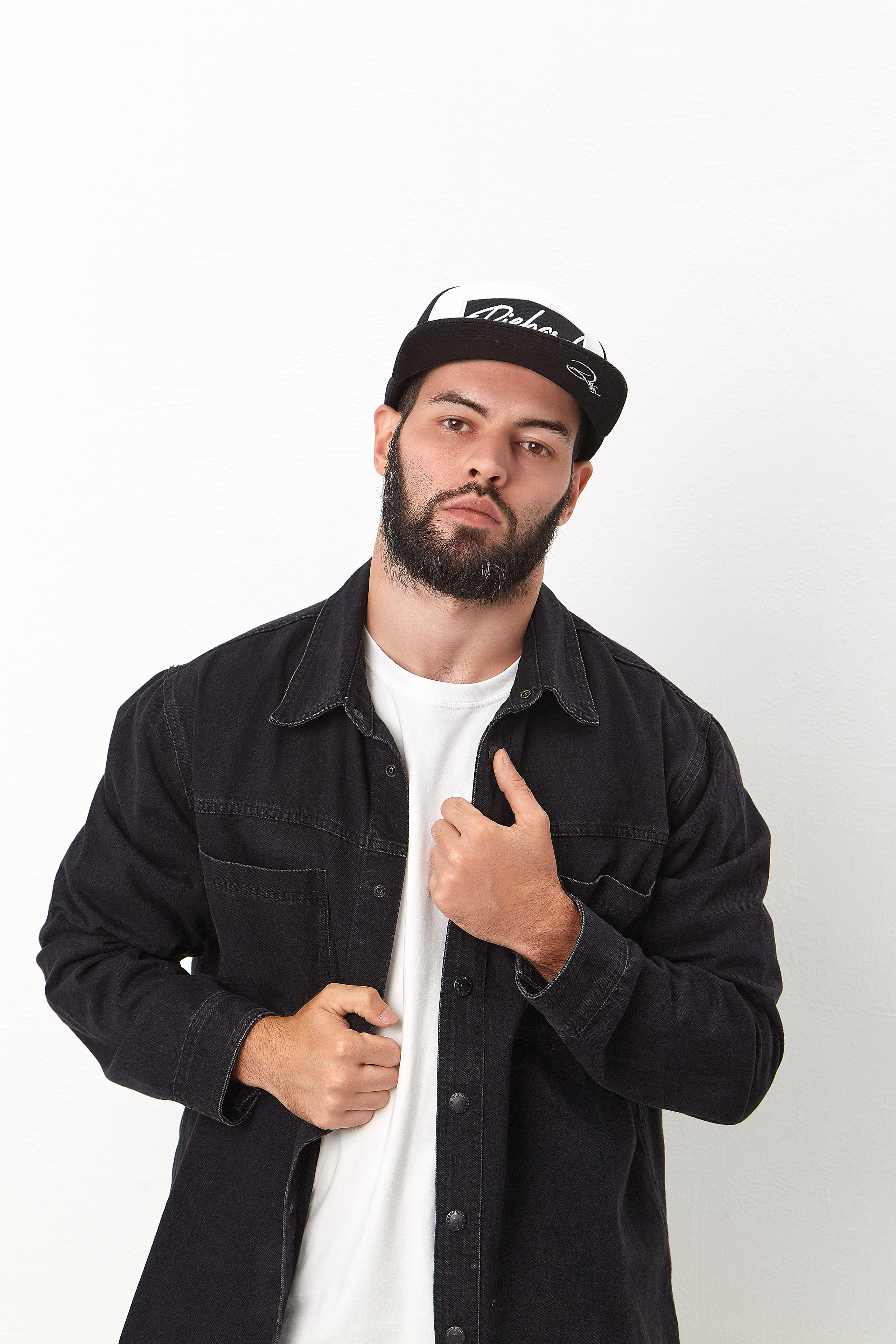 Фото кепок для маркетплейсов. Фотограф Руслан Потапов в Краснодаре