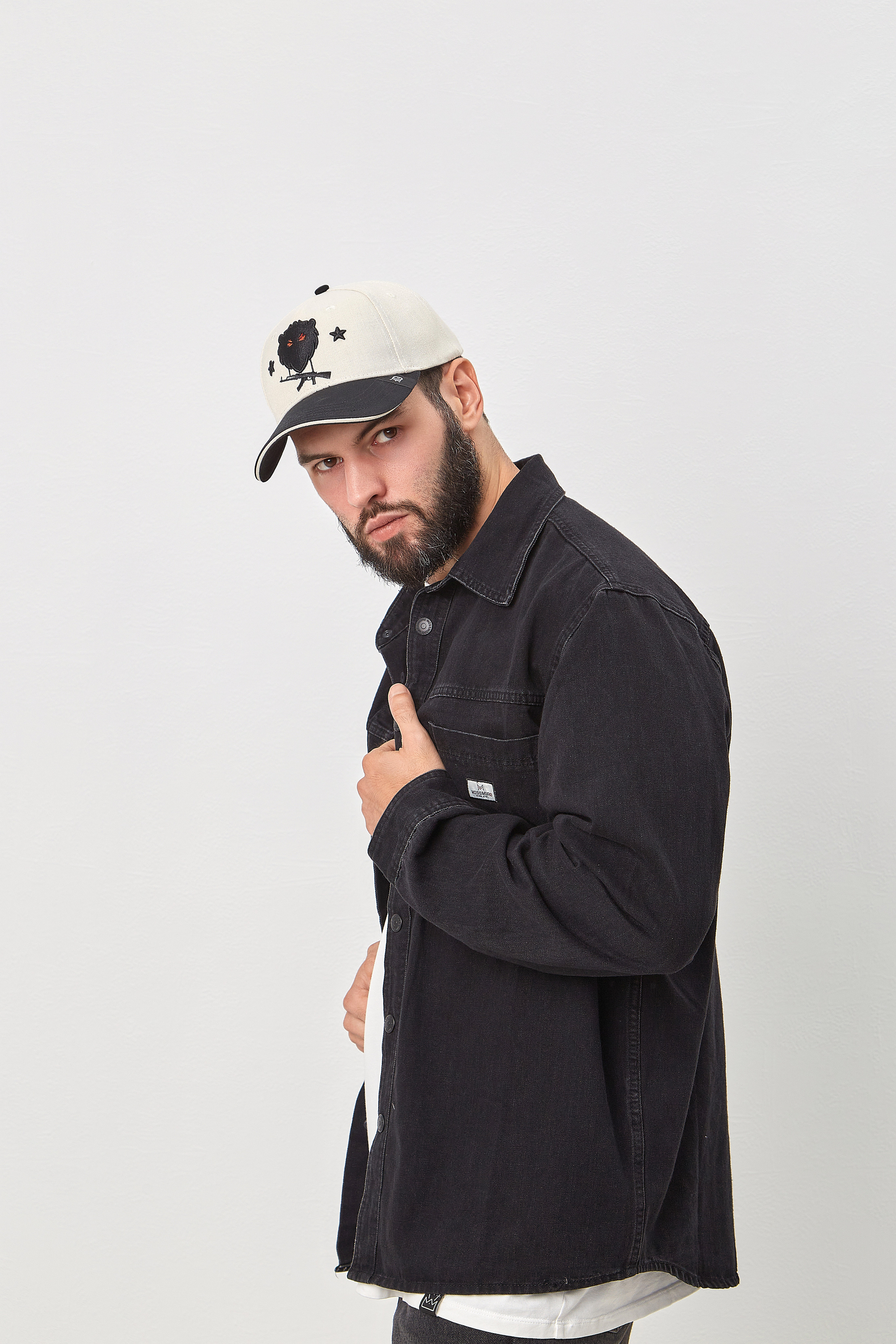 Фото кепок для маркетплейсов. Фотограф Руслан Потапов в Краснодаре