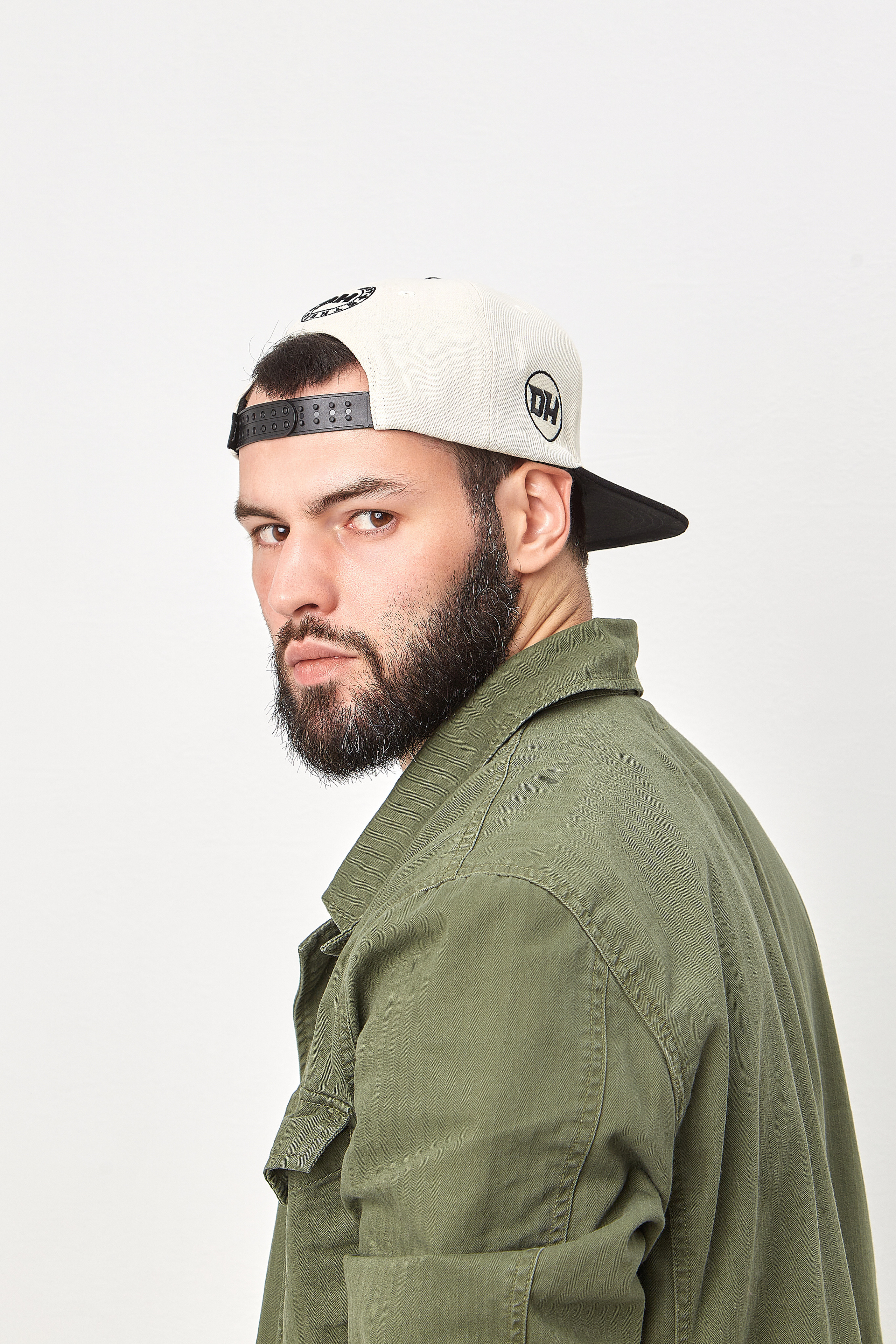 Фото кепок для маркетплейсов. Фотограф Руслан Потапов в Краснодаре