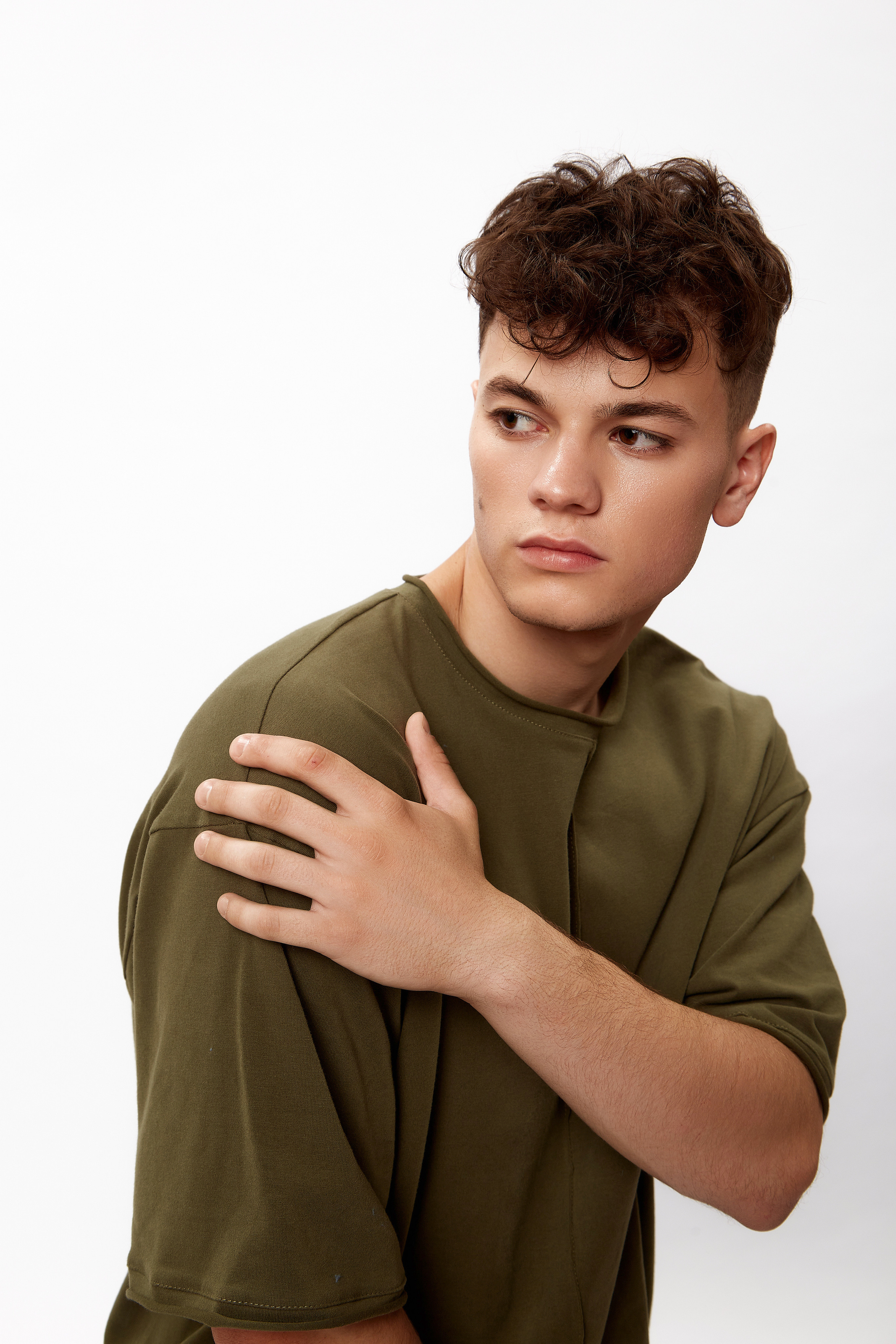 Съемка одежды для маркетплейсов в Краснодаре. Фотограф Руслан Потапов в Краснодаре