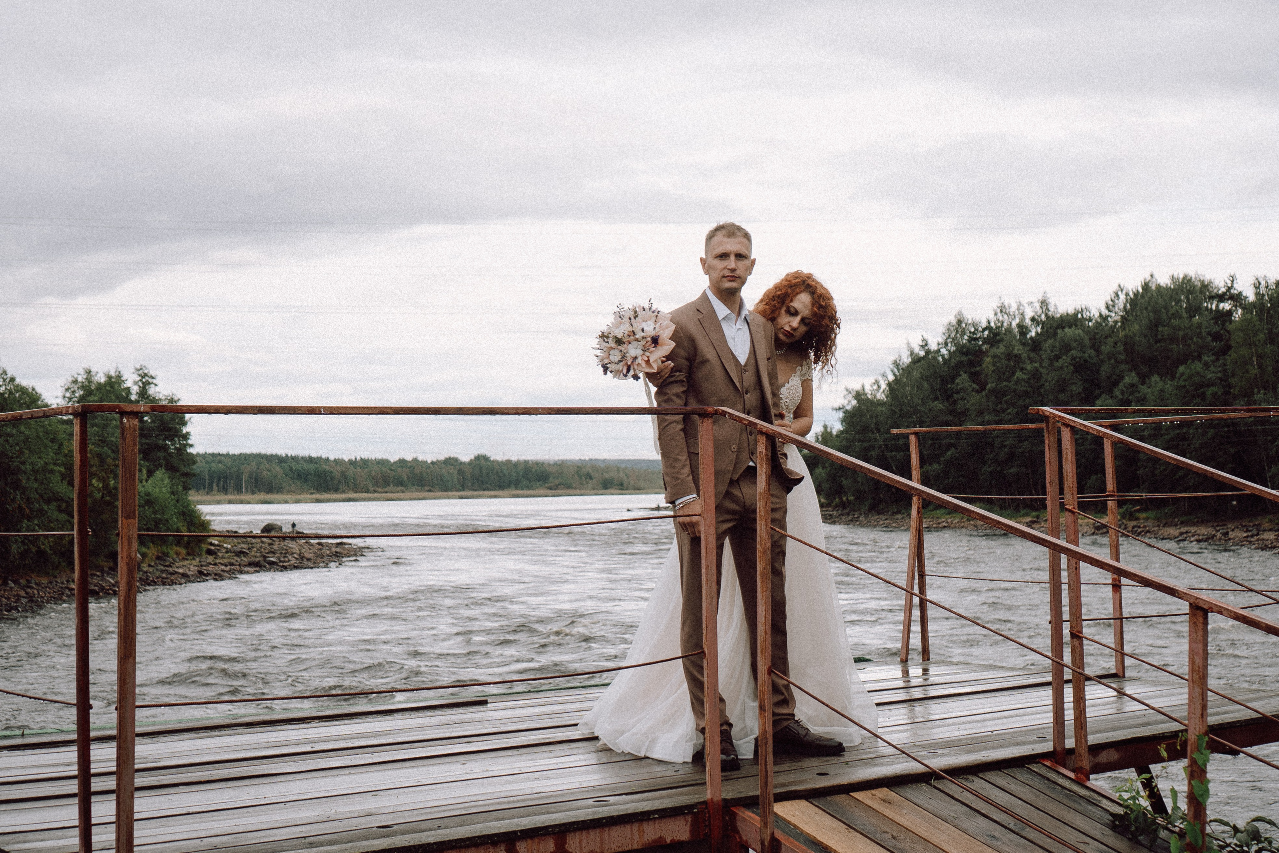 СВАДЕБНАЯ ФОТОСЕССИИЯ ПАРЫ В ГОРОДЕ ПРИОЗЕРСК В СОСНОВОМ ЛЕСУ И С ПИКАПОМ. Профессиональный фотограф, Санкт-Петербург — Виктория Богомолова