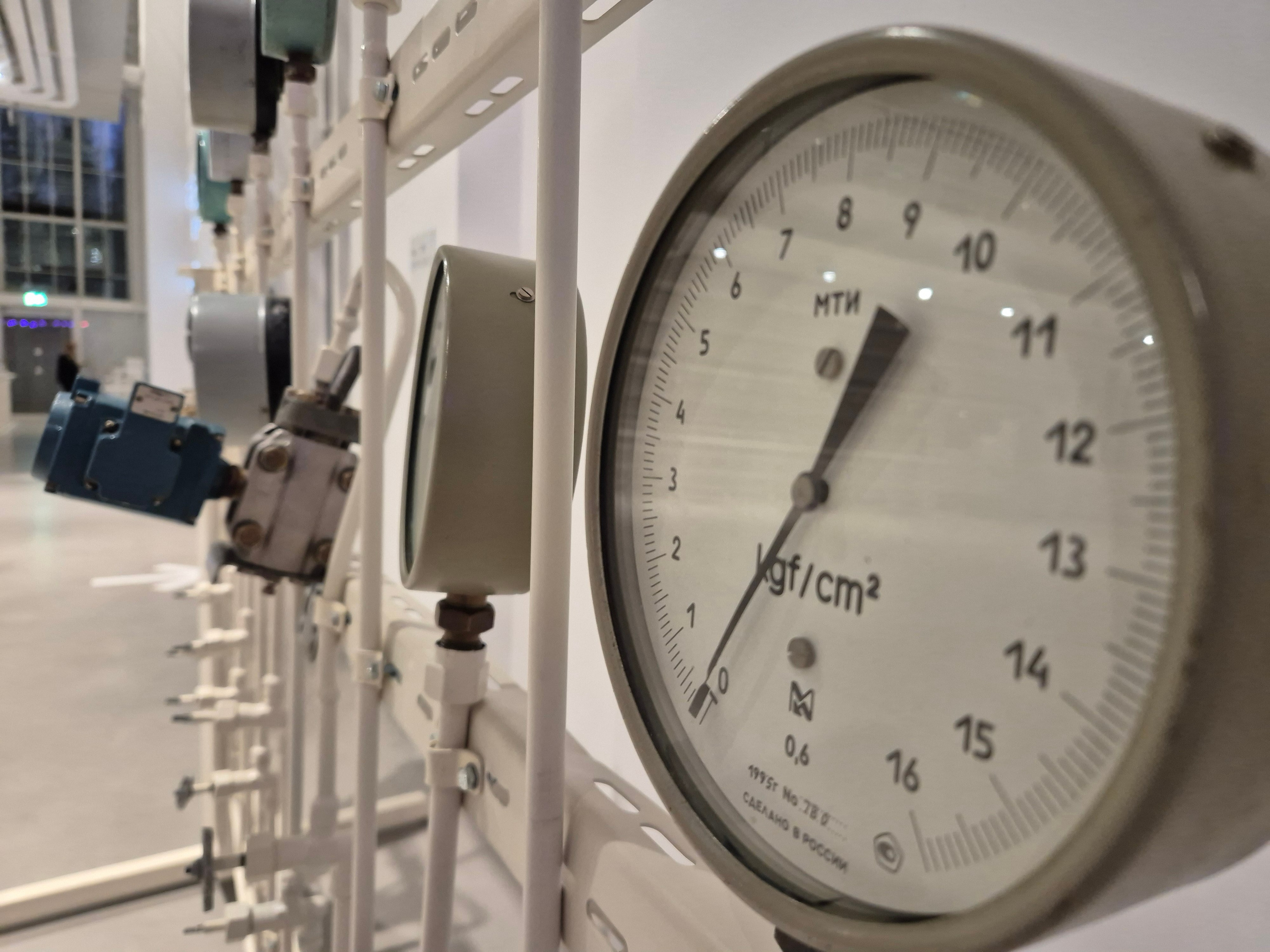 Сейчас это - арт пространство, где есть кинотеатр, залы для конференций, выставочные площади, ко-воркинг и зона для игр в настолки