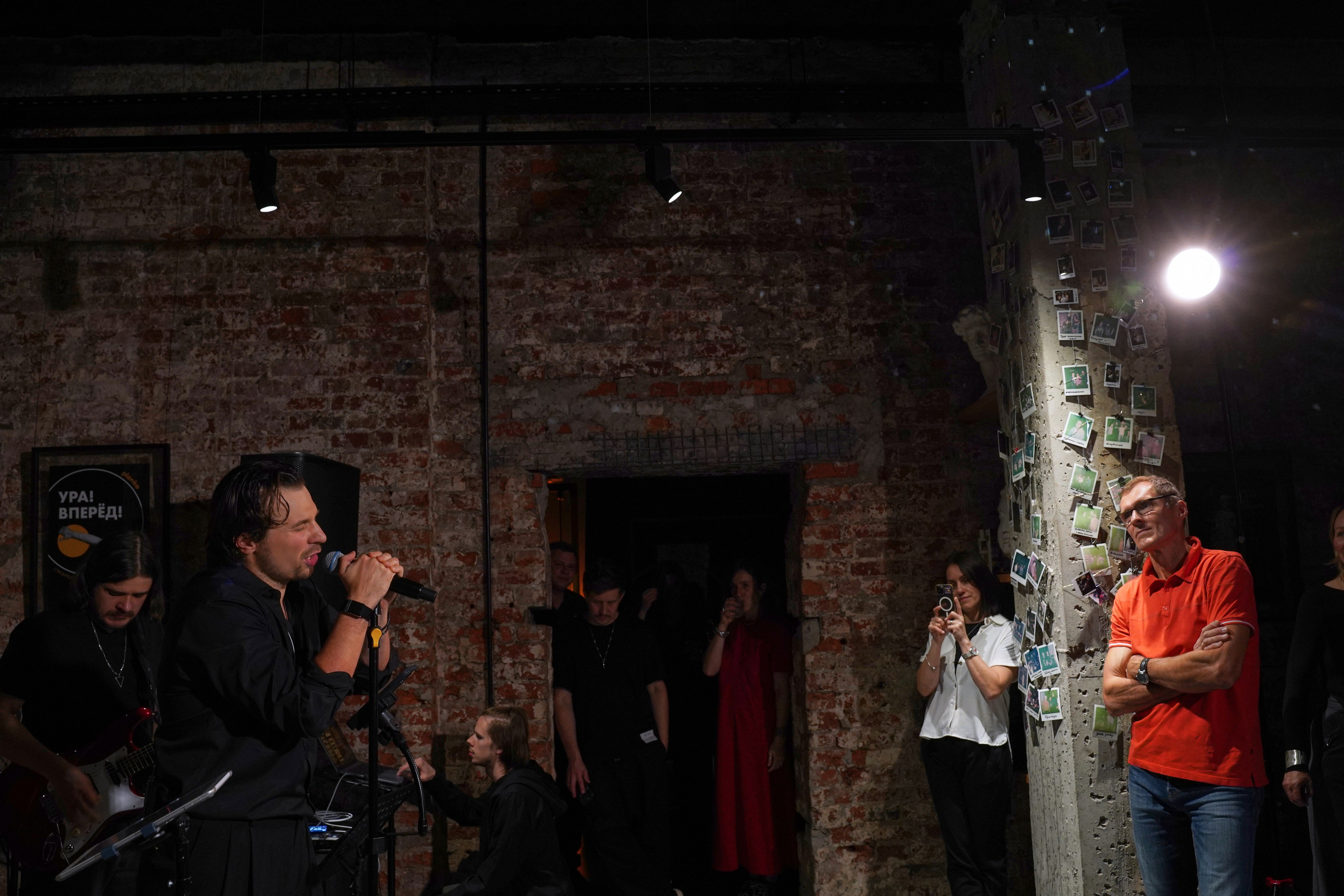 Концерт кавер группы. Фотограф