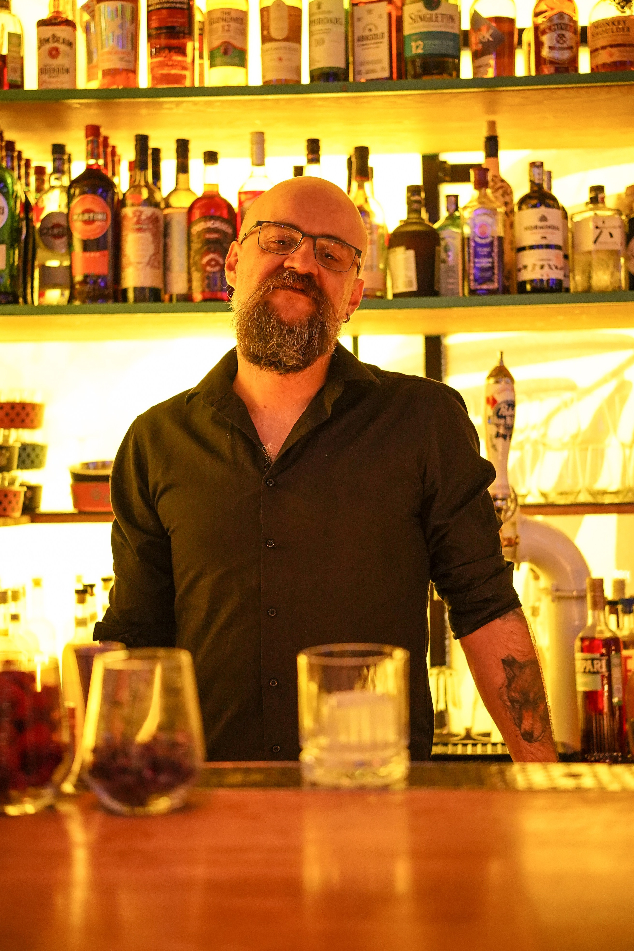 Бар Собаки в тумане. Фотограф