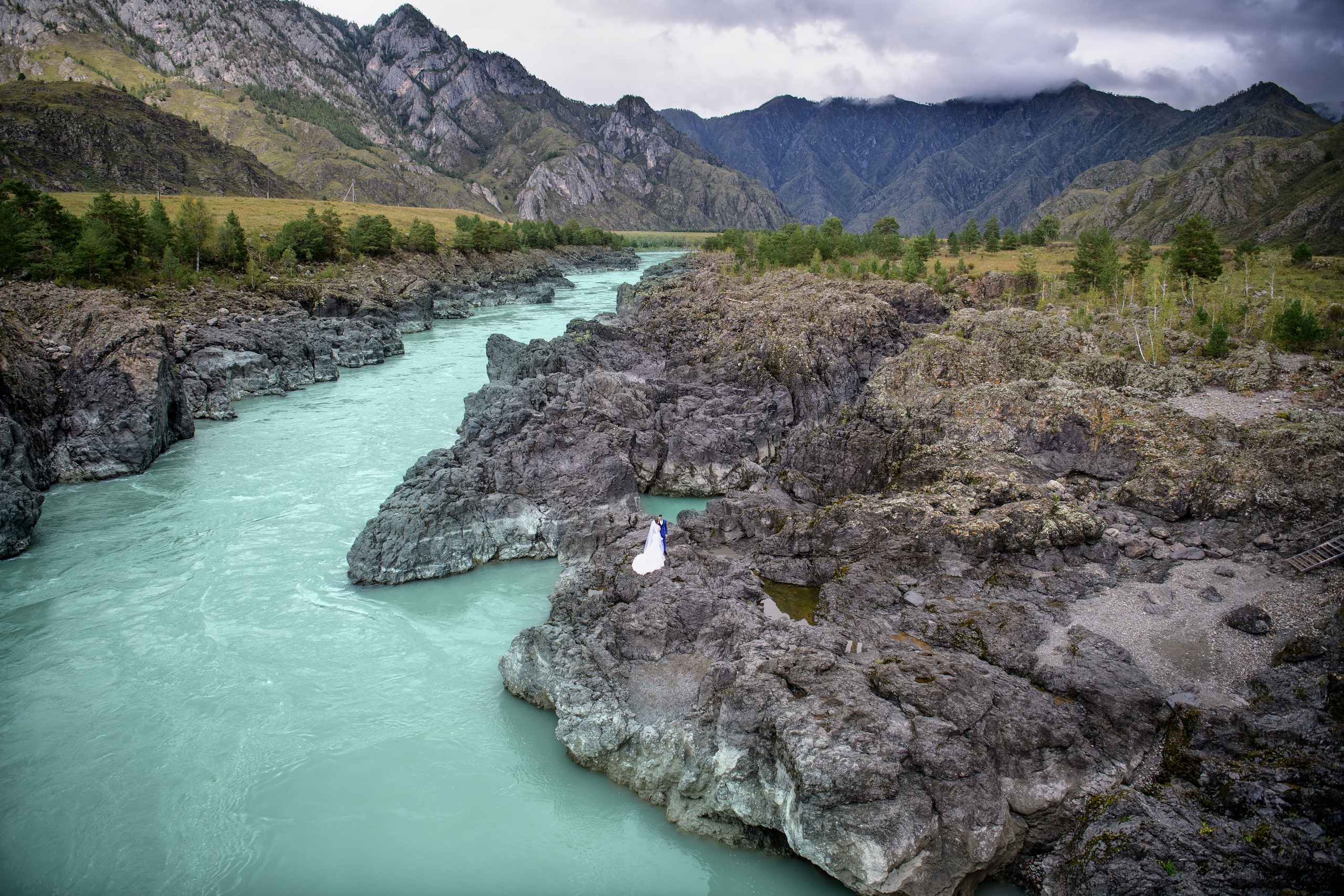 alt="Свадебный фотограф в Барнауле"